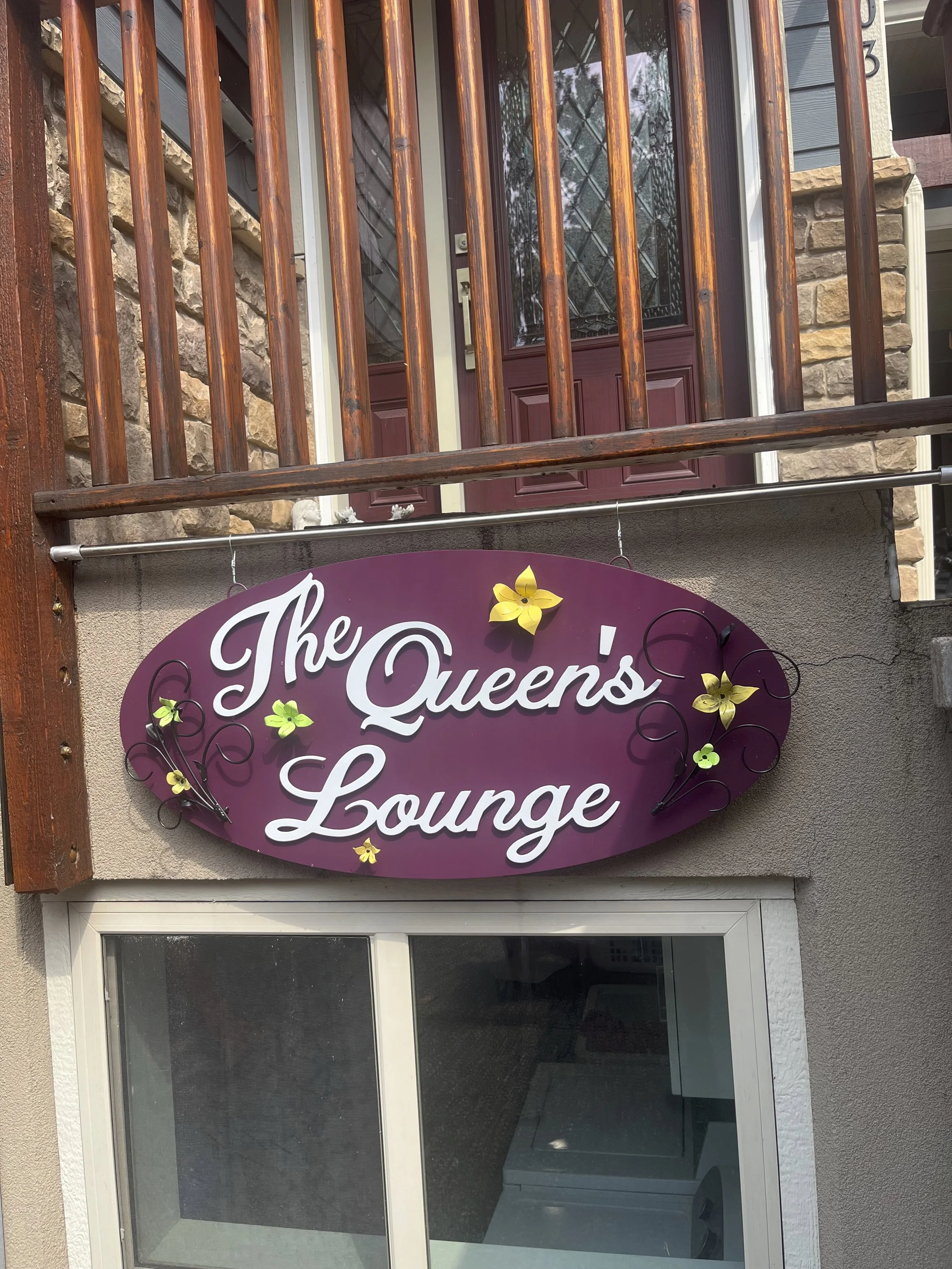 The Queens Lounge.jpg