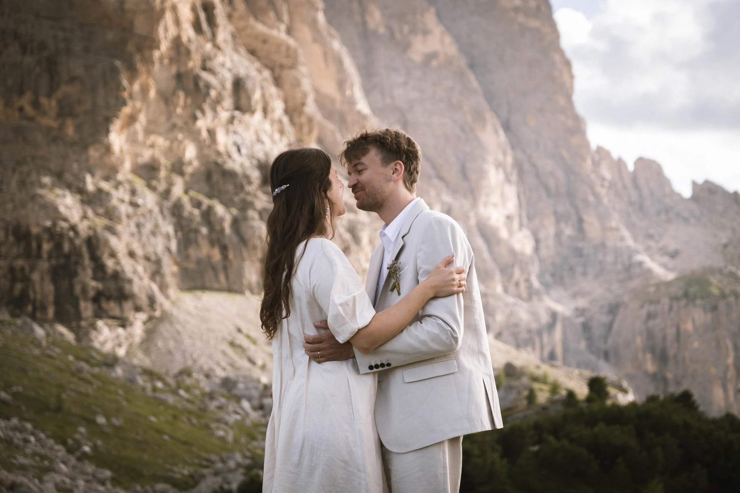 Paarfotos auf der Hochzeit – entspannt, natürlich und ohne stundenlang weg zu sein