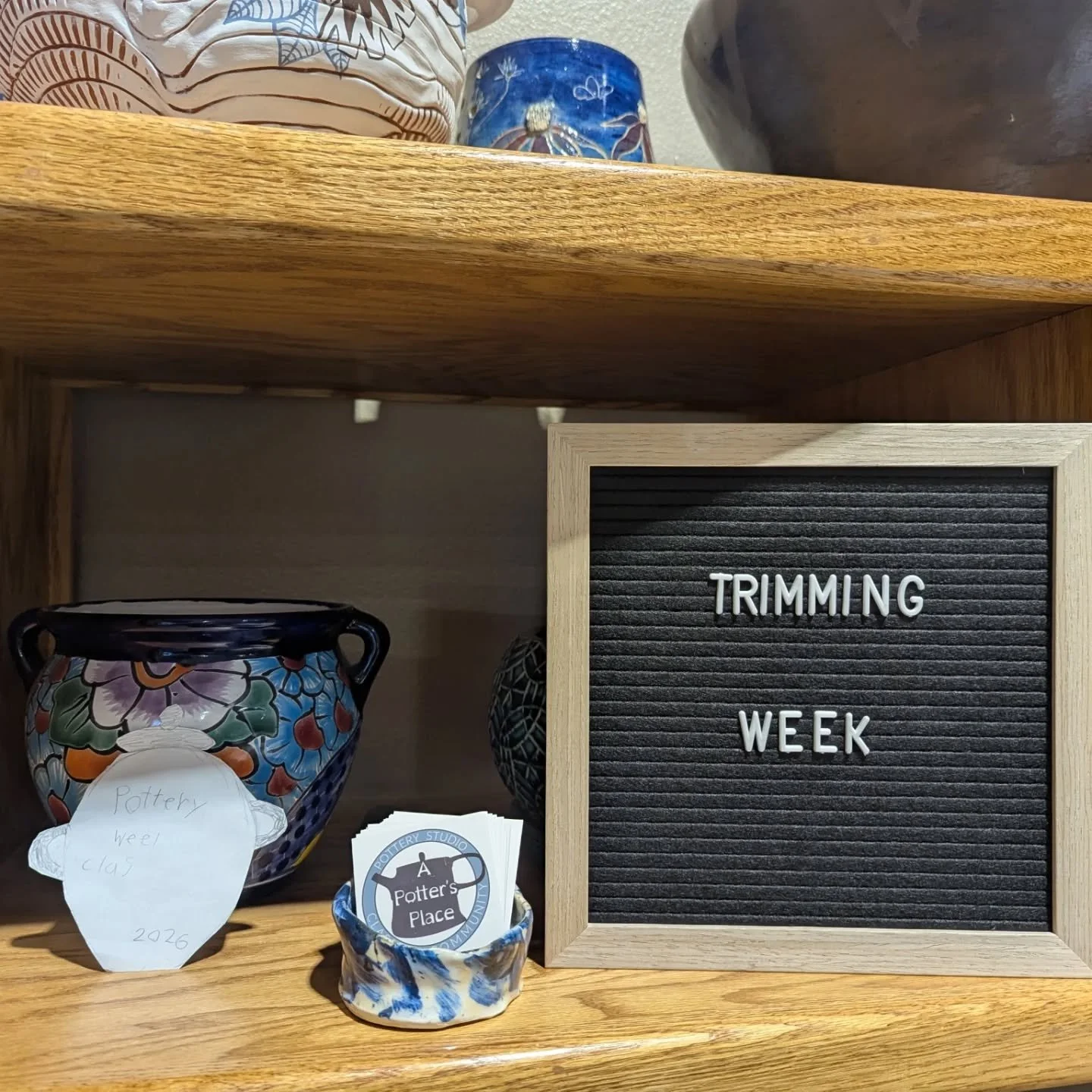 Our talented students spent a week carefully carving away the excess, revealing the true shape hiding inside every piece. The kiln &amp; the glaze awaits! 🔥

Who's ready to glaze?

#fortcollinspottery #apottersplace  #claycommunity