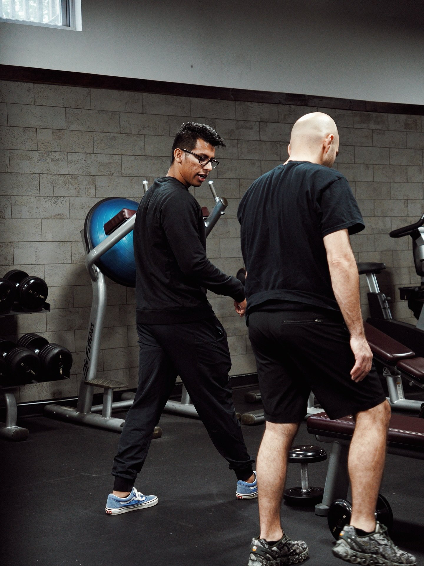 Real coaching looks like this.

It&rsquo;s not just reps and sets &mdash; it&rsquo;s presence.

Our coaches don&rsquo;t just watch you train &mdash; they guide you through every inch of it.

From adjusting form to tweaking weight, we make sure every 