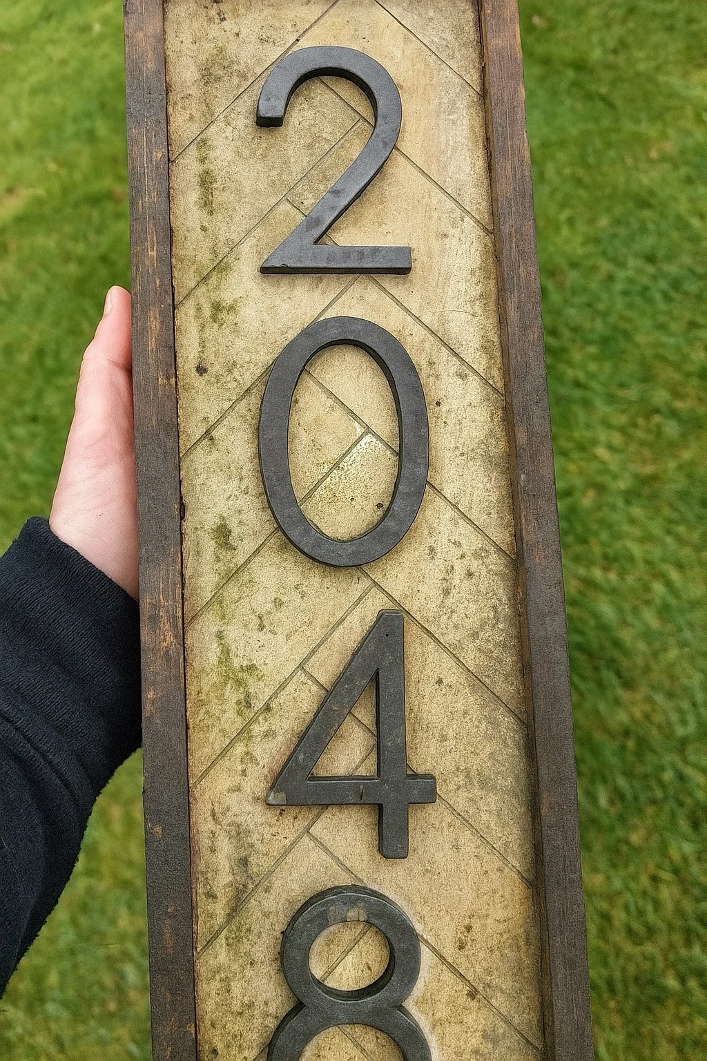 rotted-wood-sign-not-weatherproof.jpg