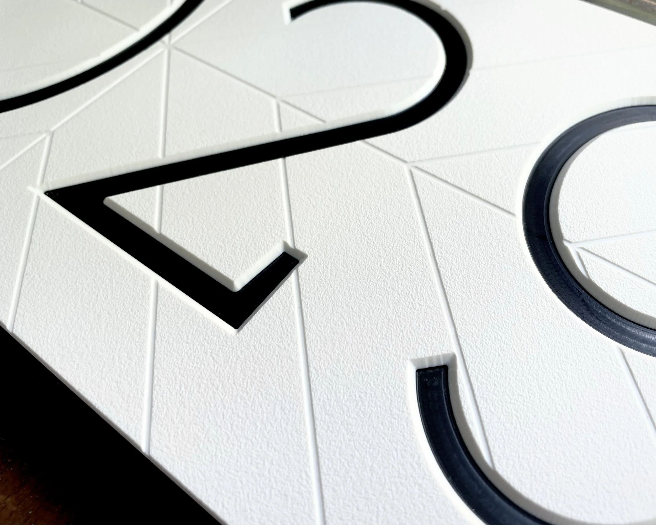 detail-view-modern-address-sign-horizontal-house-numbers.jpg