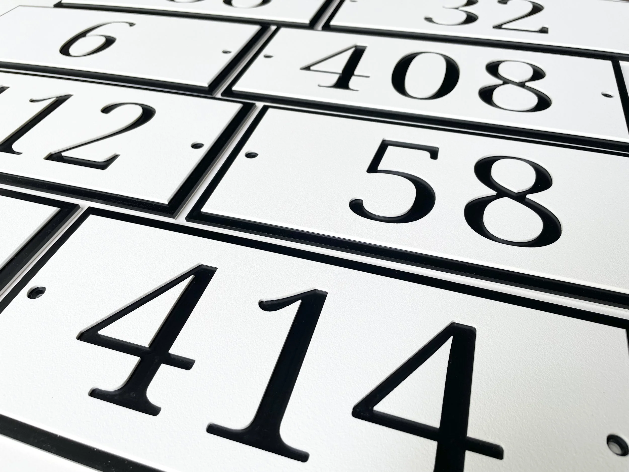 3-inch-black-white-serif-house-numbers-outdoor-plaque.jpg