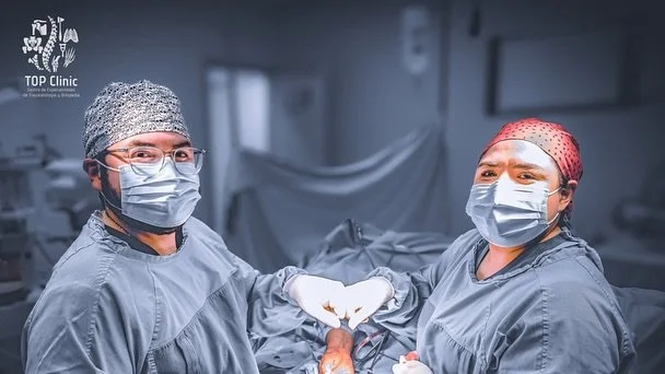 Precisi&oacute;n en la Cirug&iacute;a de Radio

En el delicado arte de la ortopedia, la cirug&iacute;a de fractura de radio distal es un testimonio de precisi&oacute;n. Esta imagen captura la dedicaci&oacute;n a un procedimiento que va m&aacute;s all