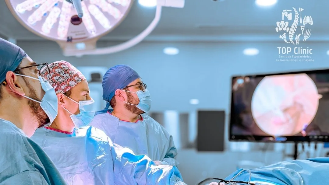 Reconstrucci&oacute;n de Ligamento Cruzado y Menisco

La excelencia en cirug&iacute;a no es un acto individual, sino el resultado de un gran equipo. 
@ferferdelrio @drarturopalacios @ortopedistacdmx @topclinic.mx 

En esta imagen, se captura un momen