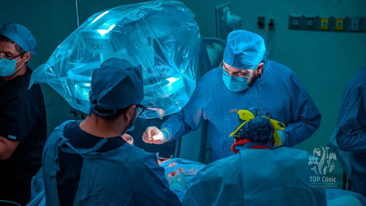 ☝🏻En cada cirug&iacute;a, nuestro trabajo es un reflejo de la precisi&oacute;n, la experiencia y la dedicaci&oacute;n. Abordar una fractura vertebral es un desaf&iacute;o que demanda un enfoque meticuloso, donde cada decisi&oacute;n y cada movimient
