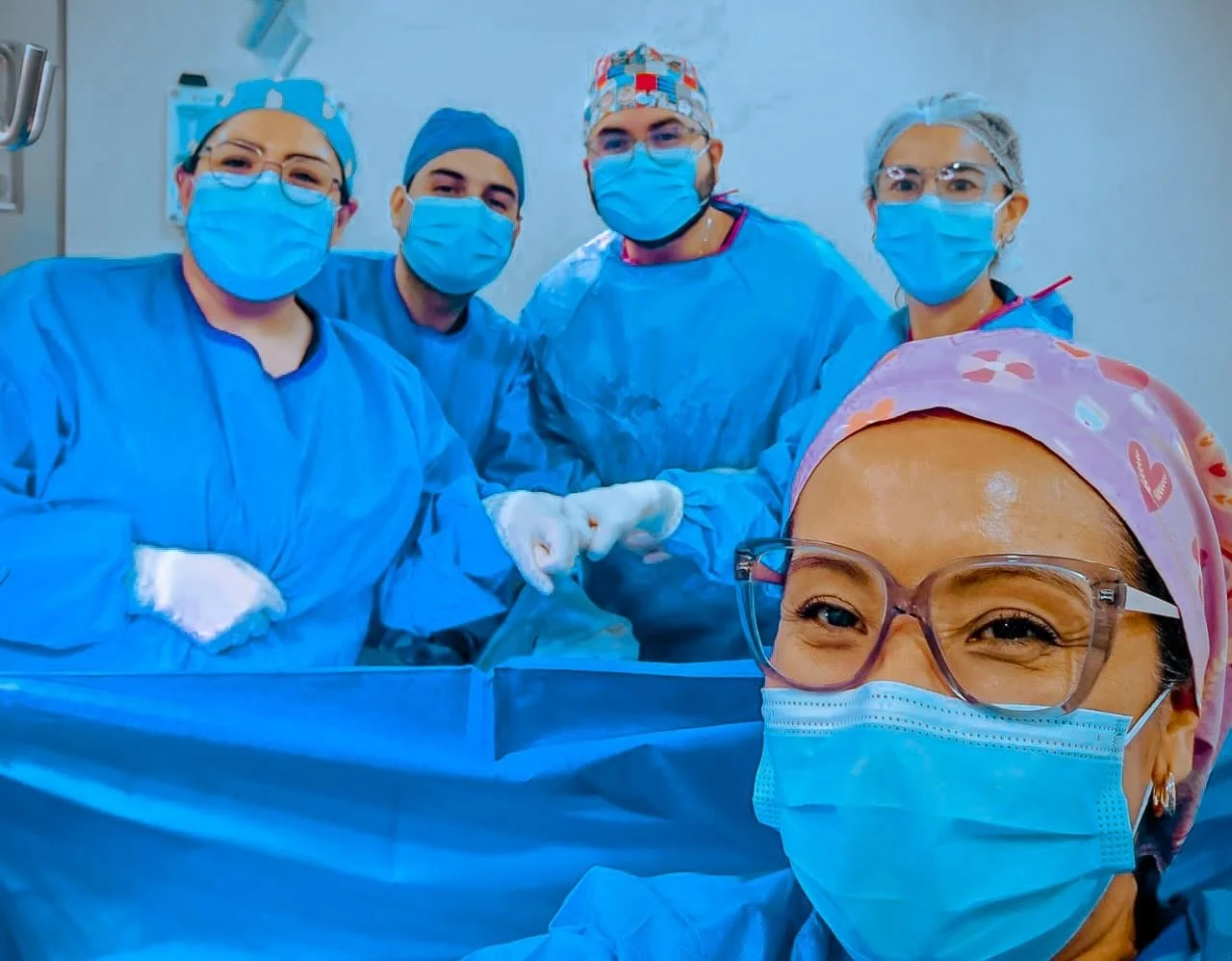 El &eacute;xito en el quir&oacute;fano no es fruto de la casualidad, sino de la sincron&iacute;a, la experiencia y el compromiso de cada profesional que me acompa&ntilde;a.
👤Gracias a la dedicaci&oacute;n de este gran equipo, hemos transformado una 