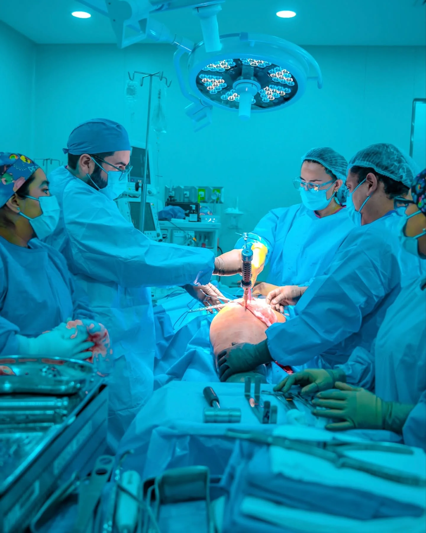 PR&Oacute;TESIS TOTAL DE CADERA

🦴 &iquest;Dolor al caminar o limitaci&oacute;n de movimiento?
El desgaste de la cadera puede afectar seriamente tu calidad de vida.

⚙️ tratamiento 
La artroplastia total de cadera permite reemplazar la articulaci&oa