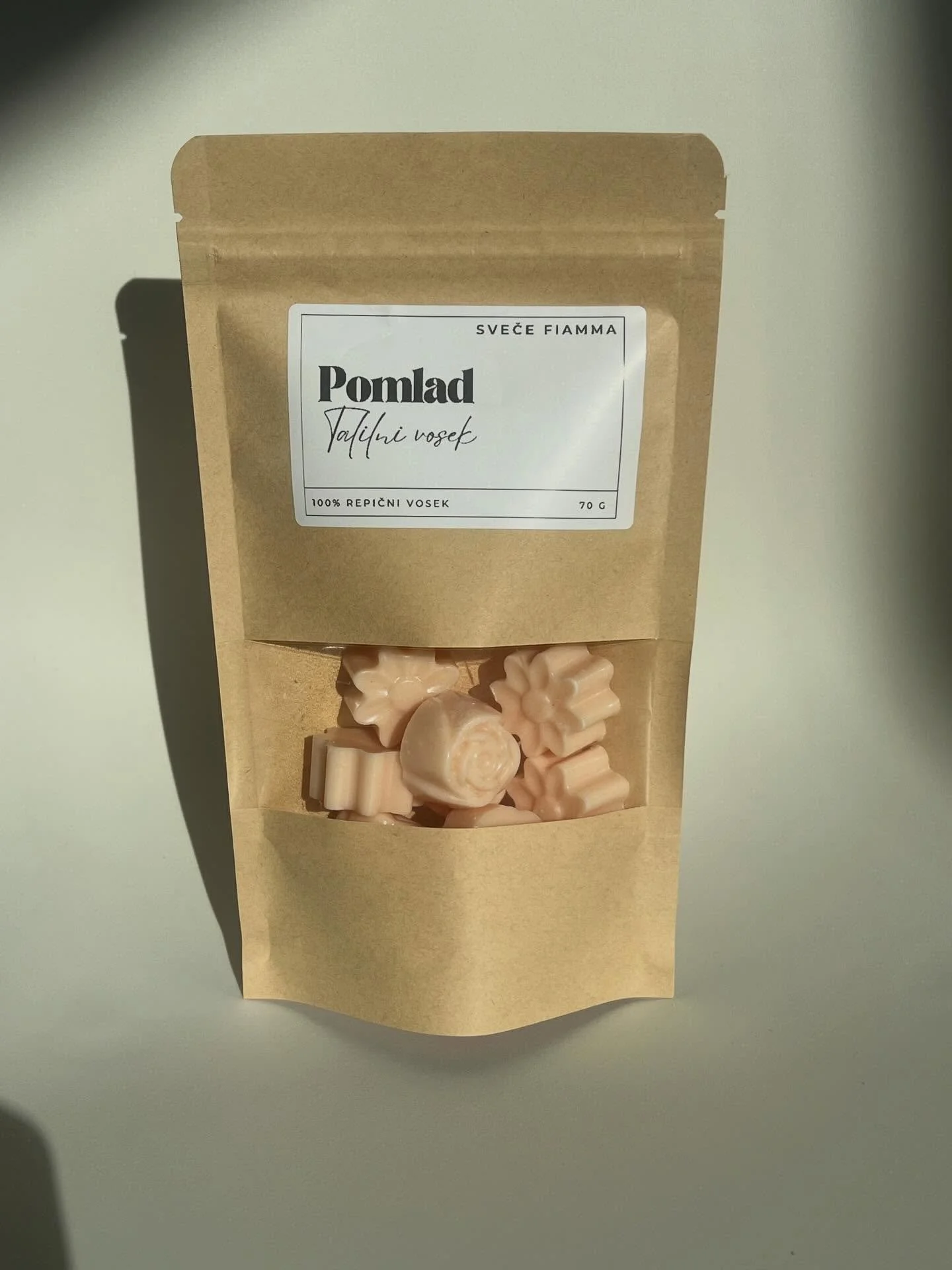 Na virtualne poličke je pri&scaron;el nov vonj talilnega voska. 
Cvetlični vonj s sladkim zaključkom.🌷

#fiamma #candles #svece #meltingwax #candlesofinstagram