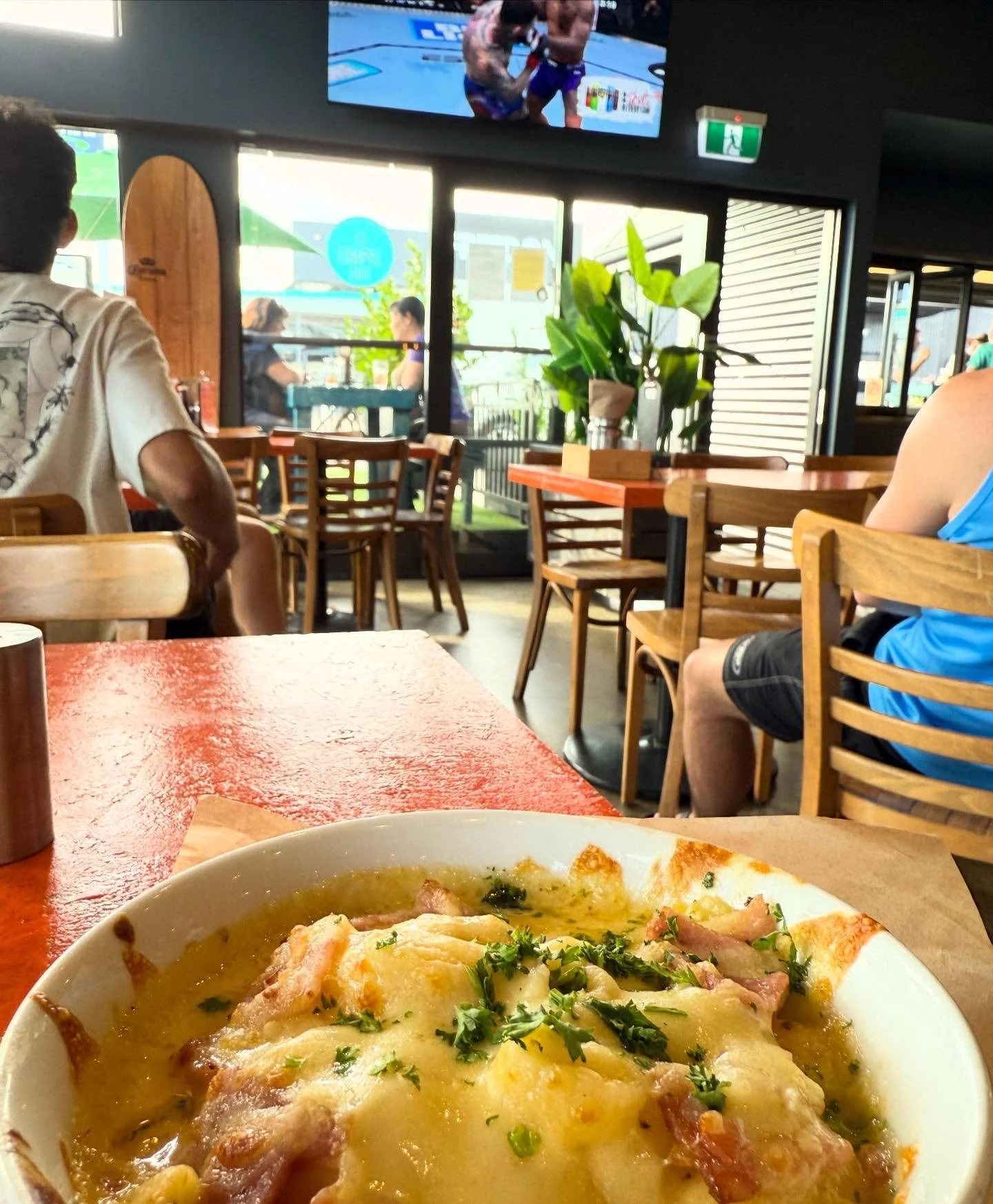 Mac n cheese + UFC = happiness 😁 Catch everyone Sunday for UFC323 🔥