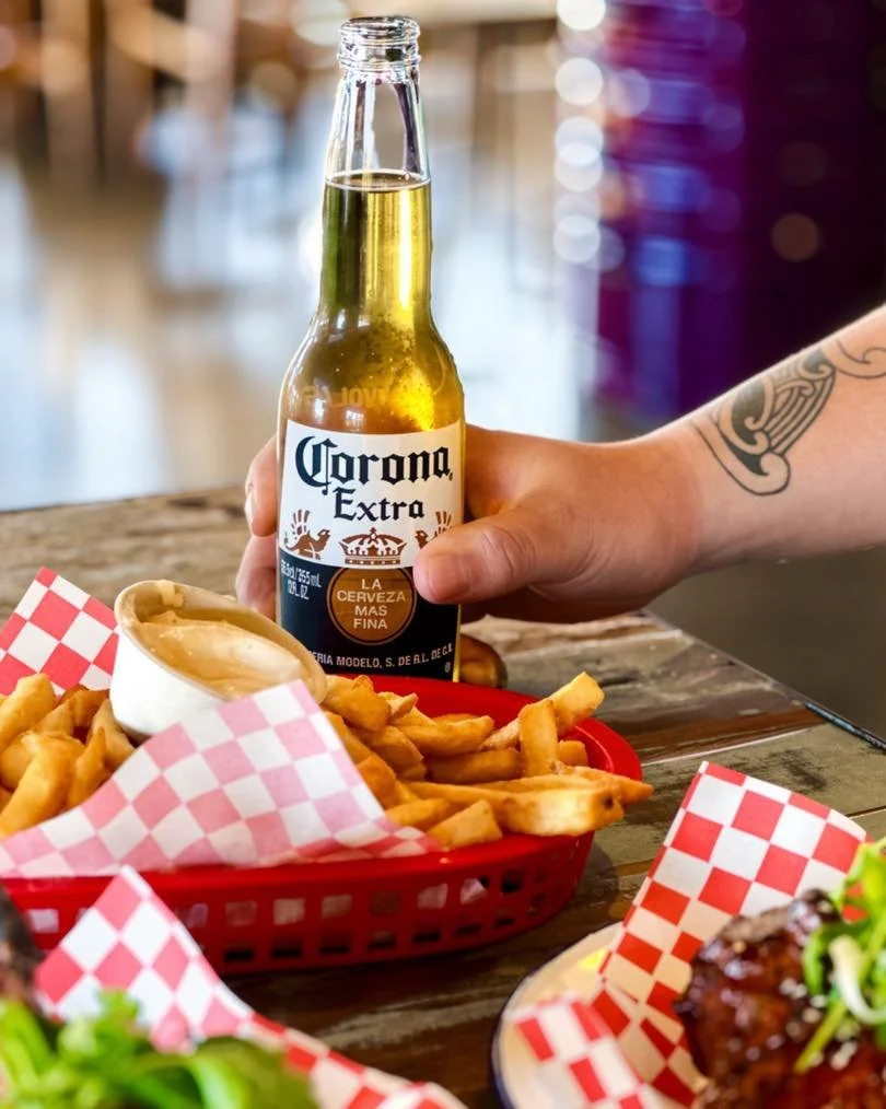 Saturday&rsquo;s at The Raft = good food, cold drinks, and even better nights 🍟🔥

&bull;
&bull;
&bull;
&bull;
#weekenedstarthere #theraft #tauranganights