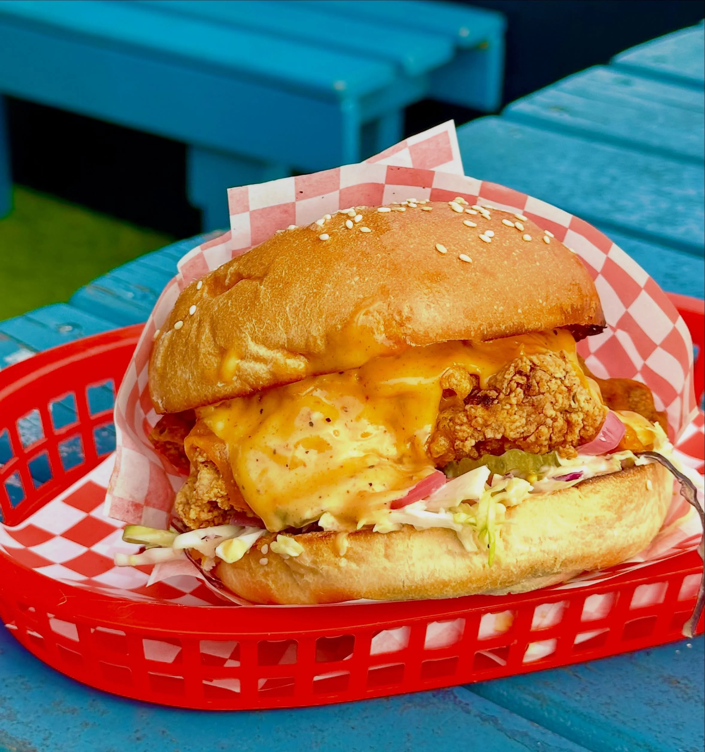 Big, juicy and worth getting both hands involved 🍔🔥
Stacked high, loaded with flavour and served with fries on the side. This is the kind of burger that makes the rest of the table jealous!!!
&bull;
&bull;
&bull;
&bull;
#burg #taurangaeats #cheapea