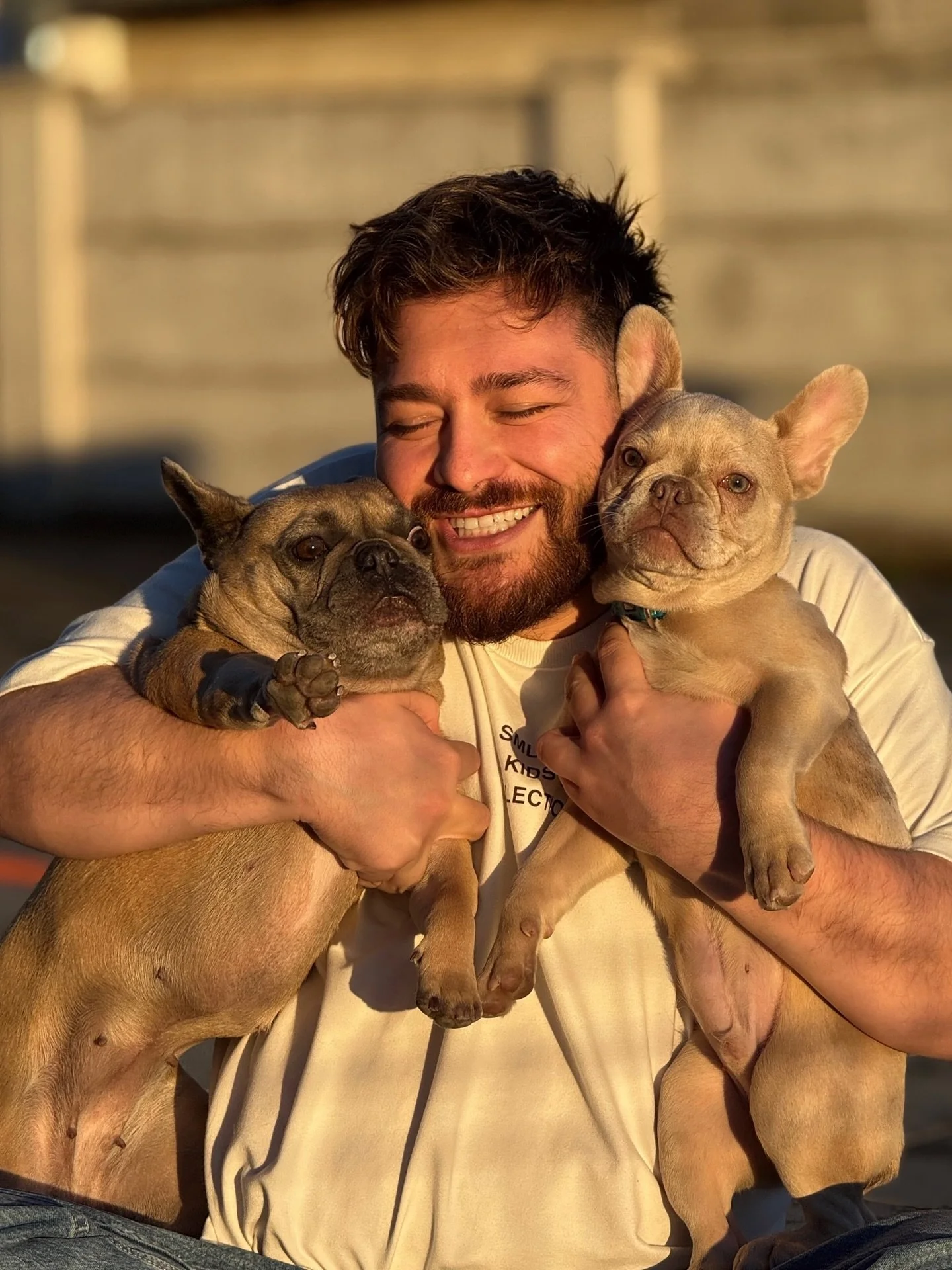 Gia - velika sestra, i Frojd, dosadni mlađi brat. 💙