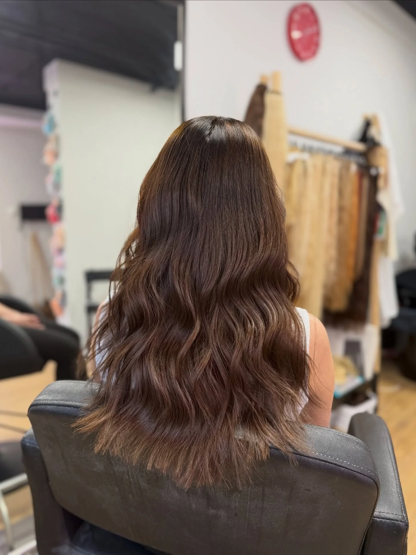 Nisam fan crne kose jer često ispere i postara lice i ten i zato sa zadovoljstvom radim ovakve promjene izlaska iz crne boje 💇🏼&zwj;♀️