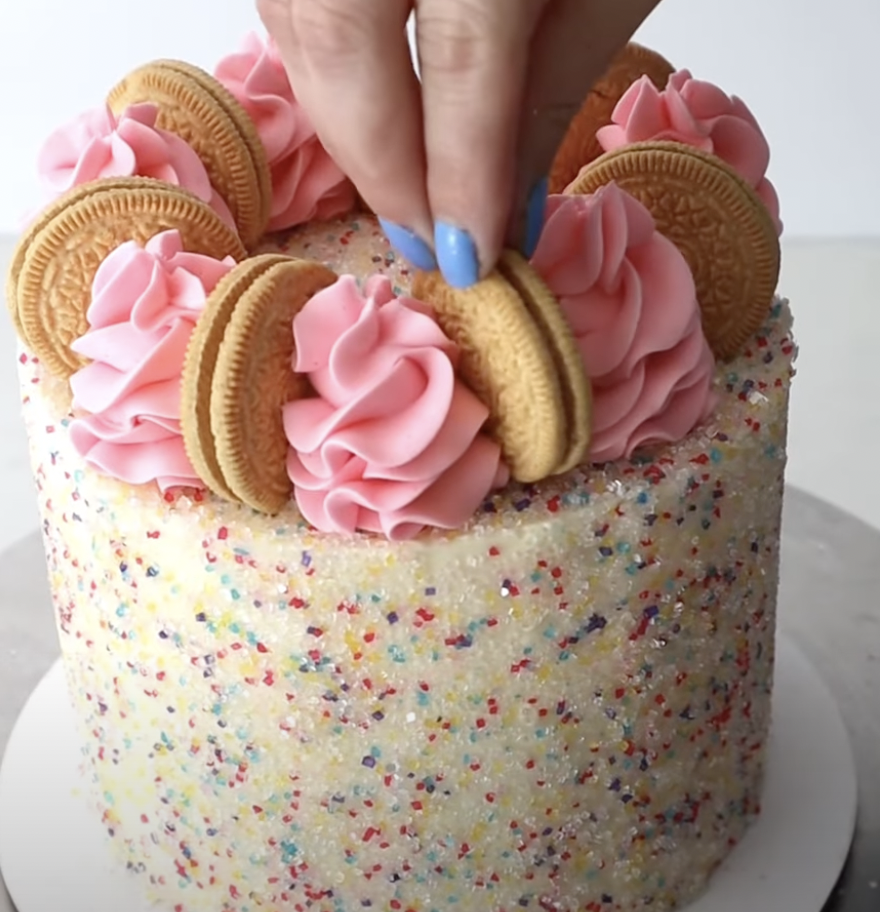 Repeat the process all around the cake!