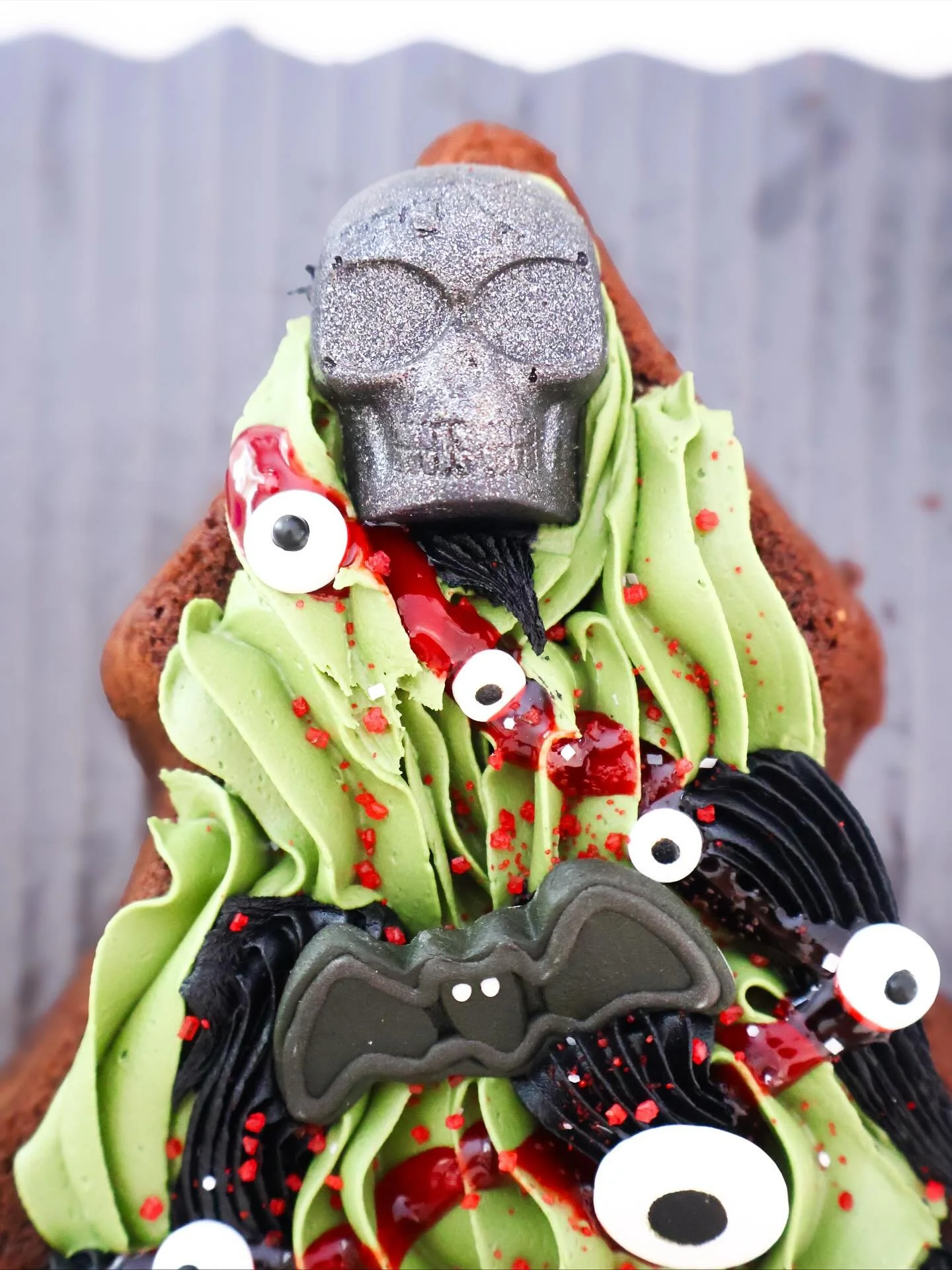 🎄💀Halloween meets Christmas! This is an easy one to bring for Halloween - can be made in one day!

How to make it Super DIY:
🎄 Use a boxed cake mix! I use a hybrid recipe and it&rsquo;s my fave
💀 Use store bought frosting that&rsquo;s ready to go