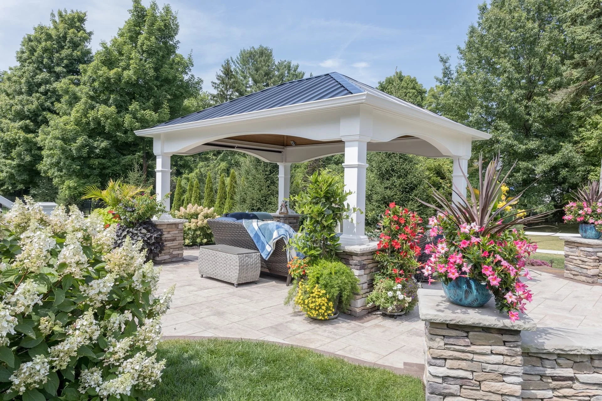 Custom Outdoor Living That Fits Your Style and Space
