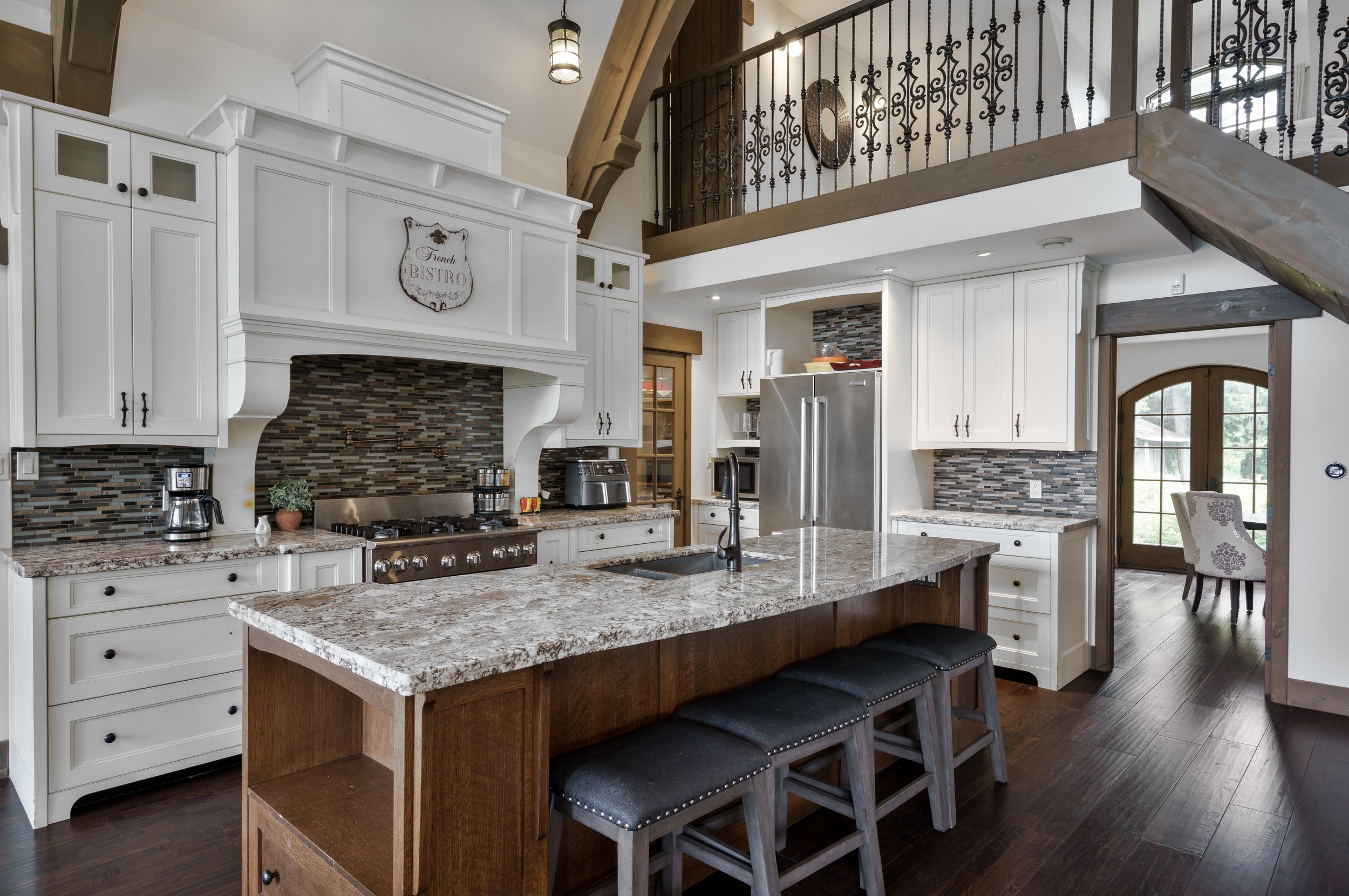 Open concept kitchen featuring island in Brock - Premium  Real Estate Photography