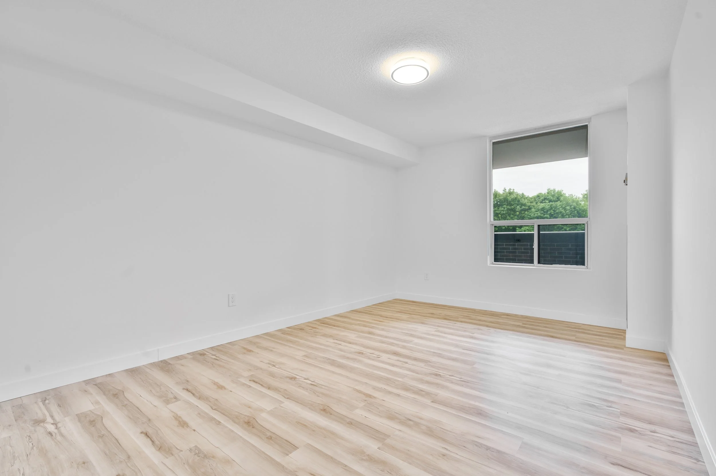 20_1535 lakeshore rd e, unit 205, mississauga-16.jpg