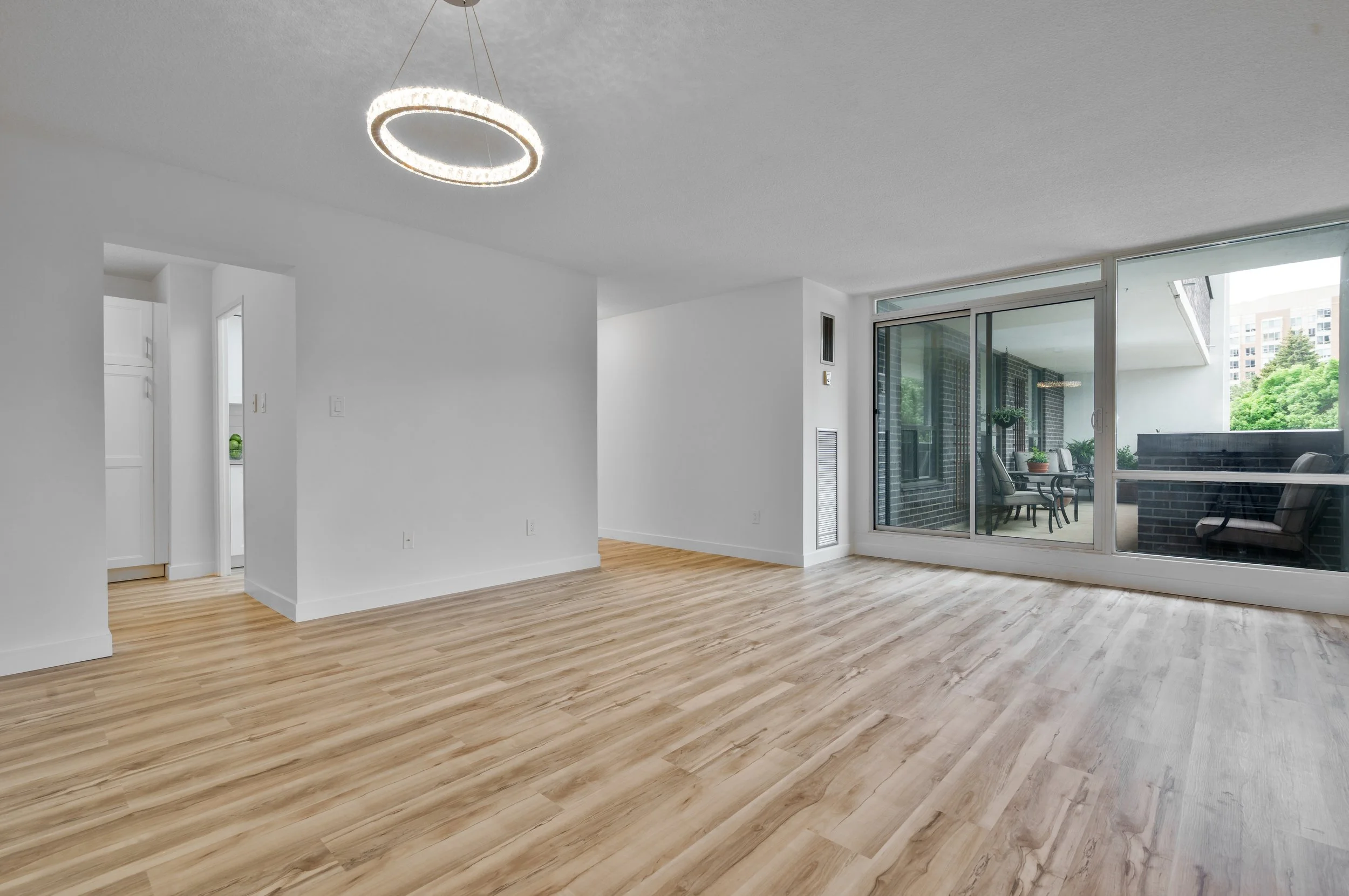 1_1535 lakeshore rd e, unit 205, mississauga-05.jpg