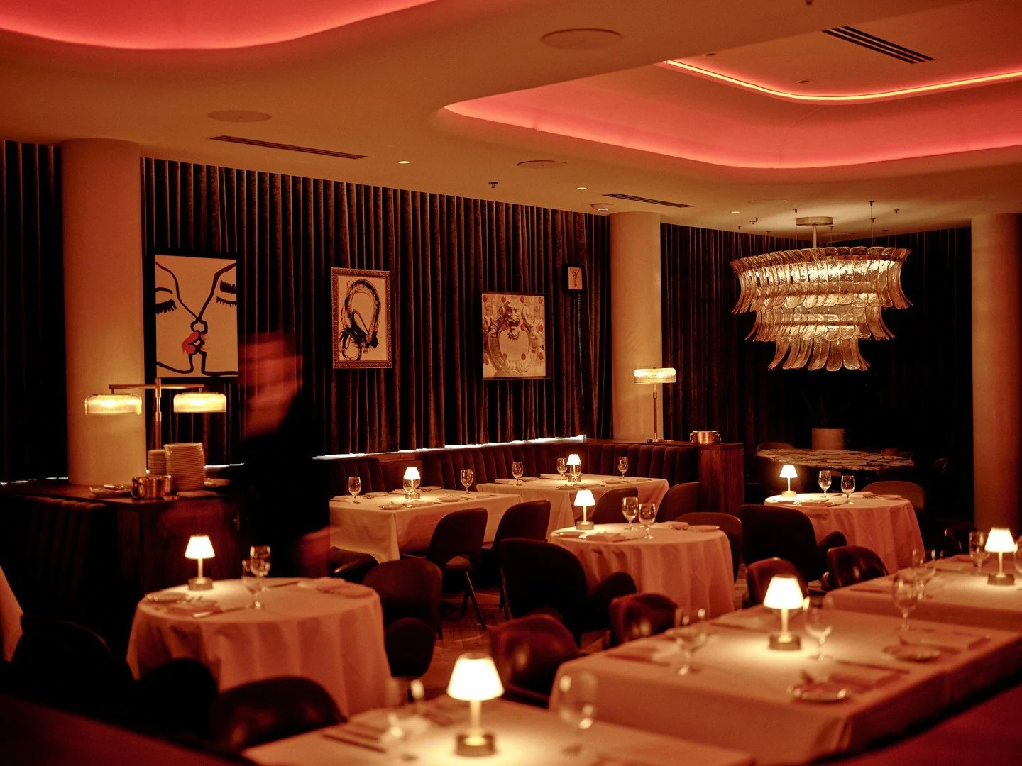 Elevated and immersive while being unapologetically indulgent. 🍸

At Sexy Roman, we keep your party in the center of the action. Handcrafted cocktails, a sultry aesthetic, and a dining room with a pulse. Ready to host a night they&rsquo;ll actually 