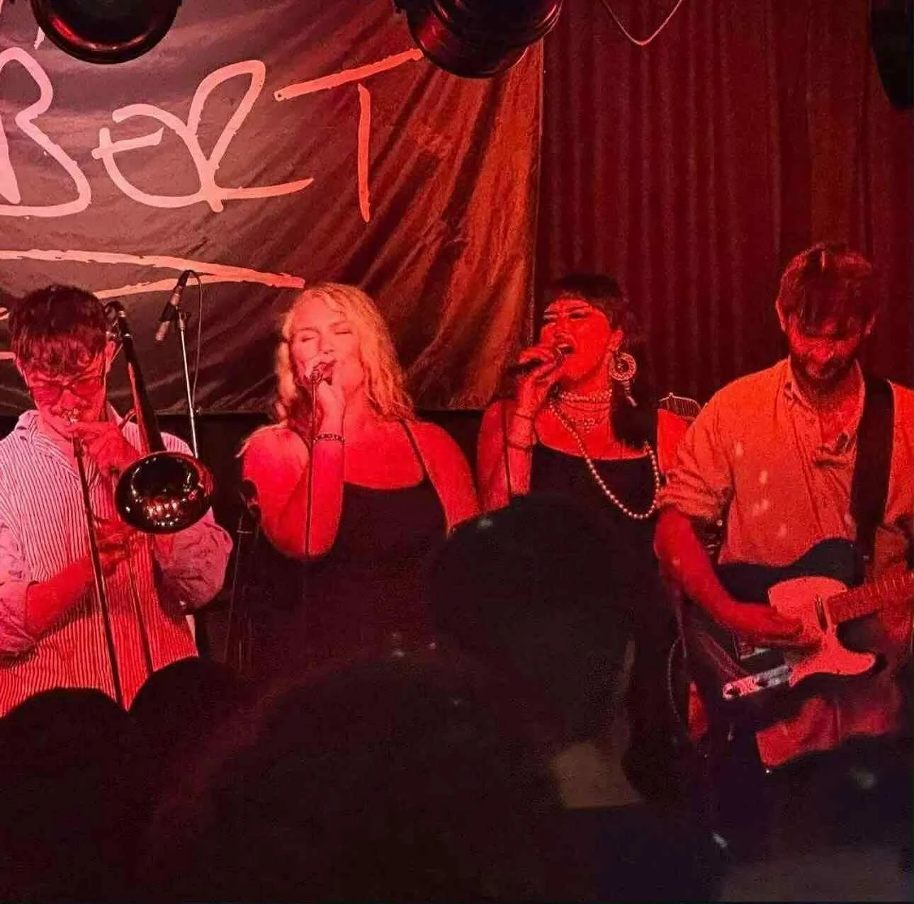 Good evening Brighton🙃

 Get ready to kick-start the weekend with Rosie and The New Groovers! They&rsquo;re performing live from 10:30 till late, don&rsquo;t miss out!💃🪩🕺 

#fridayvibes😎 #livemusic #brighton #fridaynights #cricketers #thecricket