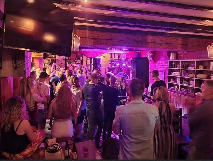 Friday night is music night at The Cricketers! This week we have the triumphant return of Hangleton Sound Machine, from 10:30 till late! Come and have a boogie 💃🕺
Also not to forget our Happy hour deals running 5-8! 🥂🍾🍺🍻🍷
Almost too good to mi