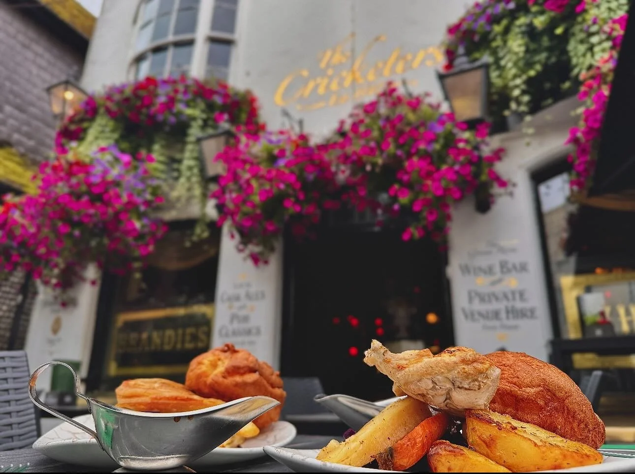Brighten up a rainy day with a hearty roast ☔️

Treat yourself to slow-cooked meats, golden potatoes, giant Yorkies, and savory gravy - served alongside a refreshing pint and no regrets. 🍽️🍻
.
.
.
#cricketers #cricketersbrighton #thecrix #crix #bri