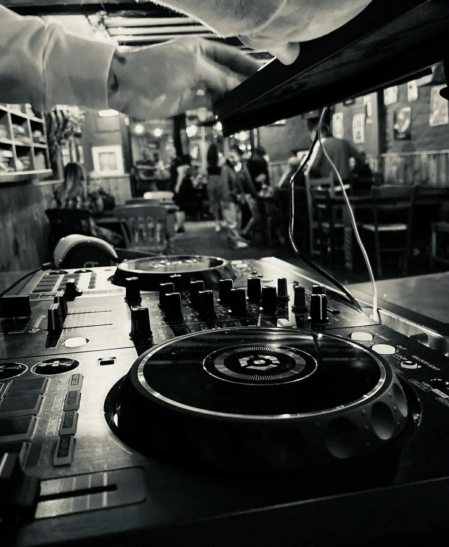 Halloween may be over, but the party continues! 🪩

Tonight, our DJ takes the stage from 21:00 till late, playing all your favorite party anthems and dance floor fillers! 🕺
&bull;
&bull;
&bull;
#cricketers #cricketersbrighton #thecrix #crix #brighto