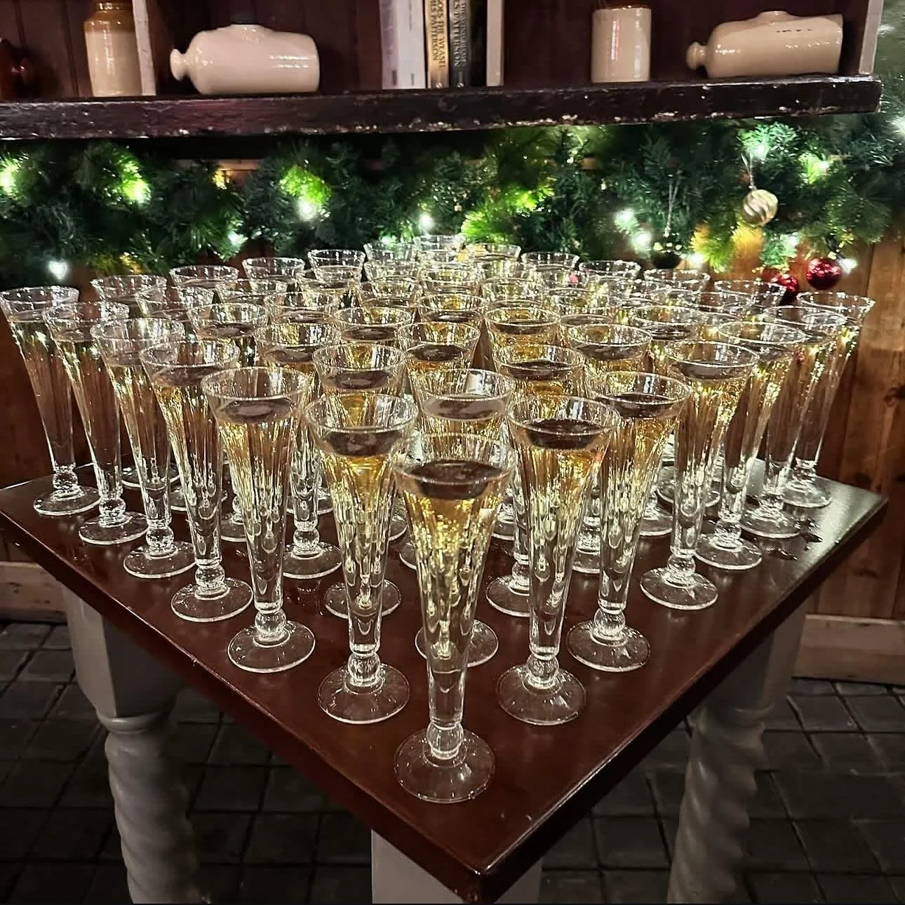 We&rsquo;ve still got weekday spaces available for festive dining at The Cricketers!
Whether it&rsquo;s a mates&rsquo; catch-up, a work lunch, or a cosy date night, our Christmas menu is packed with all the classics &mdash; and a few surprises 👀✨

?