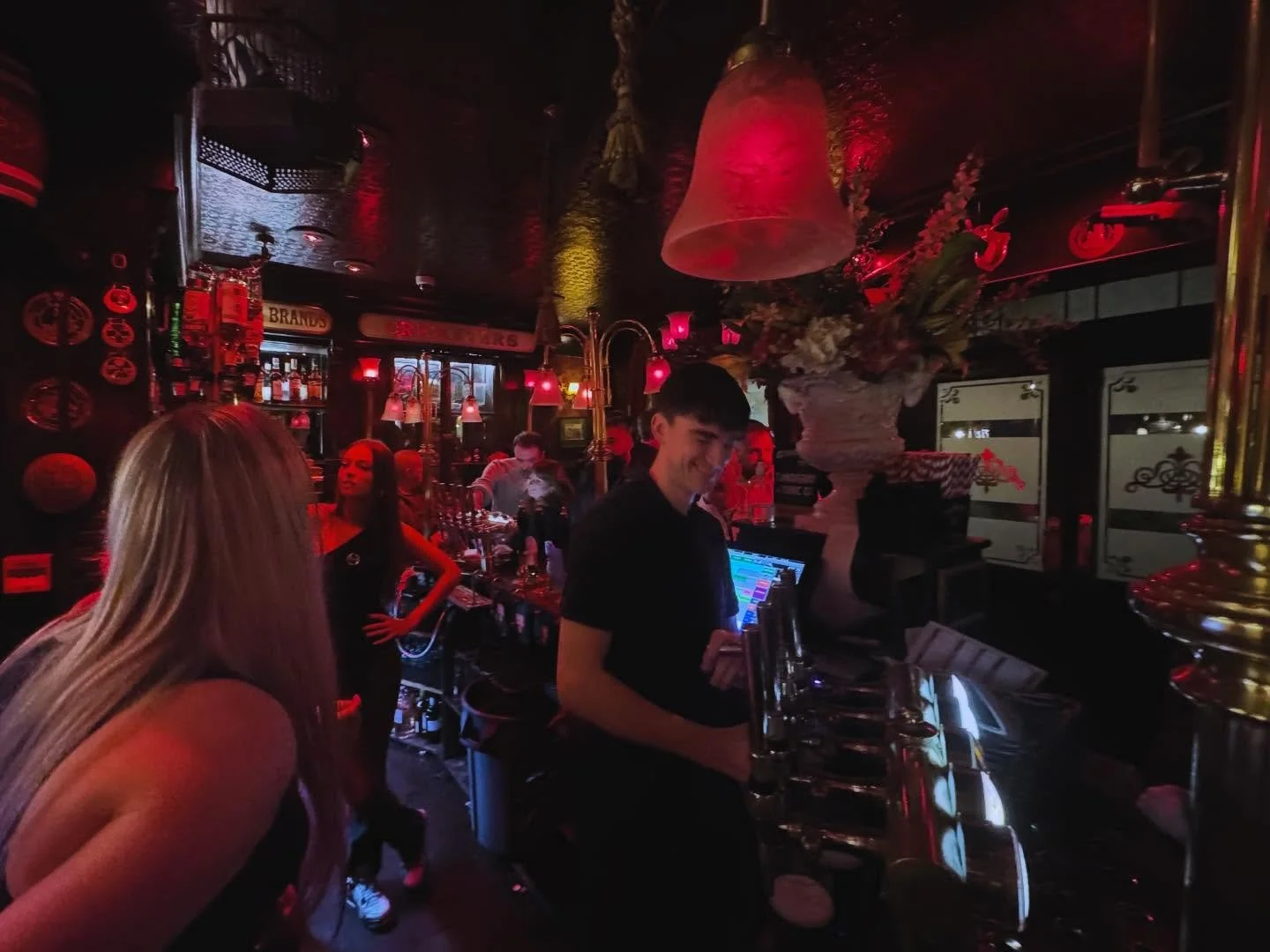 The weather may be gloomy, but we're brightening things up in here. Take a peek and see what's going on. DJ starts at 9:30 and plays all night. You won't want to miss this!
.
.
.
#cricketers #cricketersbrighton #thecrix #crix #brighton #brightonpubs 