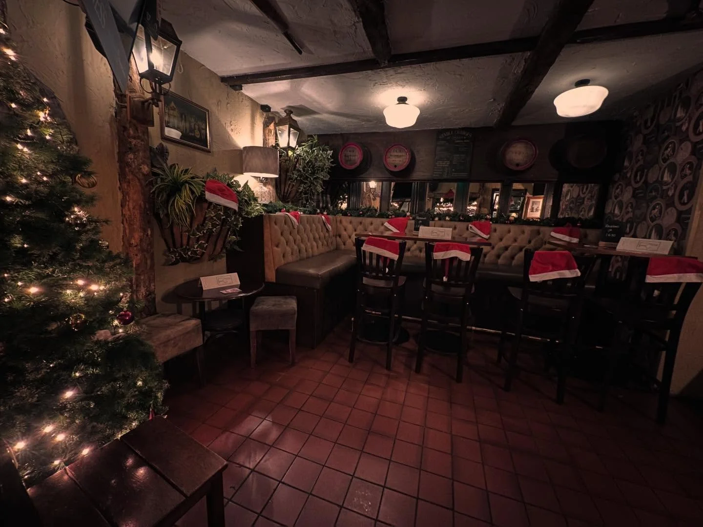 Another festive party in our snug&hellip;

The tables are set, the lights are glowing, and we&rsquo;re ready to welcome guests for a relaxed buffet evening in one of our cosiest corners. It&rsquo;s the perfect space for gathering, good conversation, 