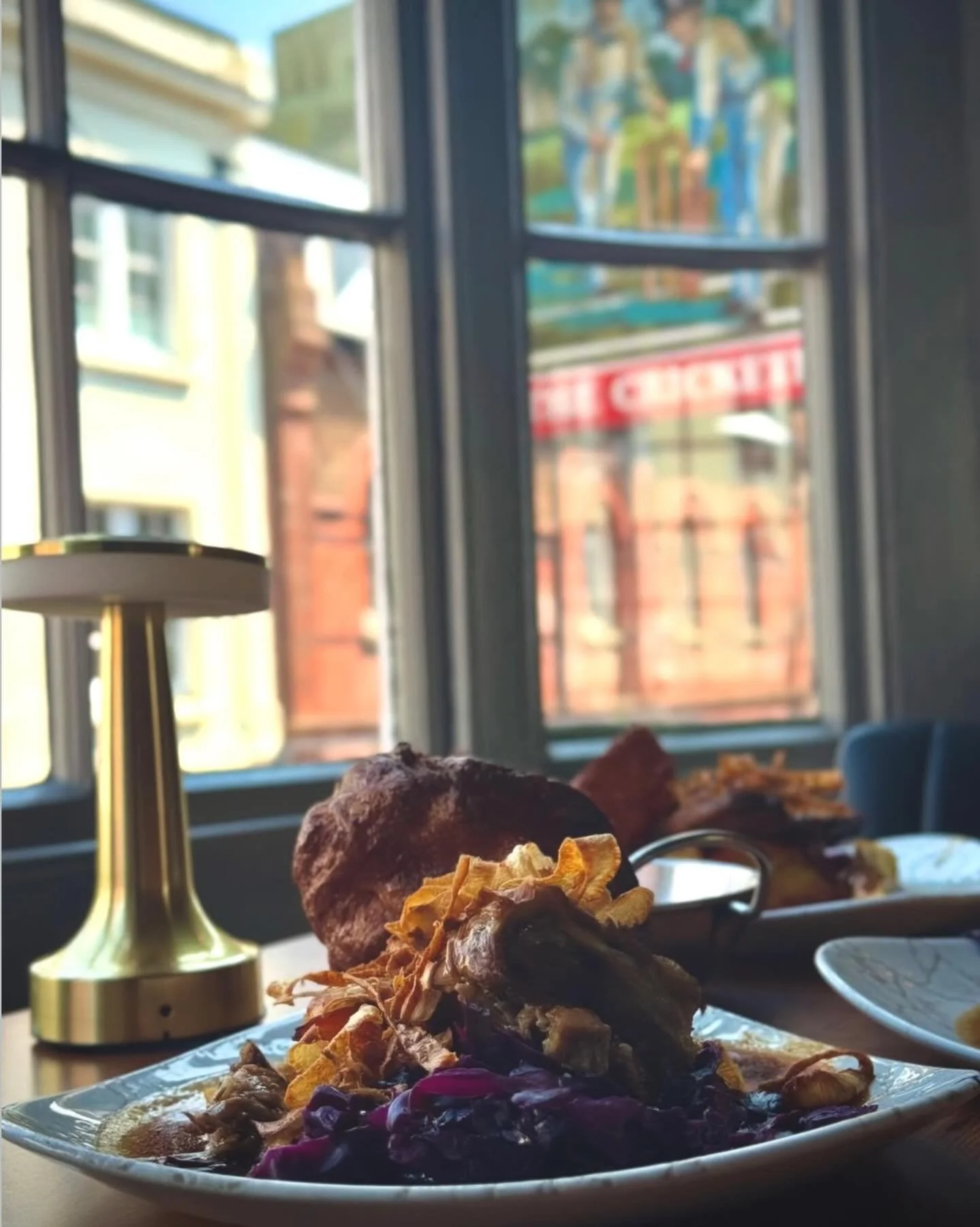 Sundays are better at the pub 🍽️🍻
Proper roast, crispy potatoes, flowing gravy, and a well-earned pint.

#sundayroast #pub #brightonlanes #winter #beer