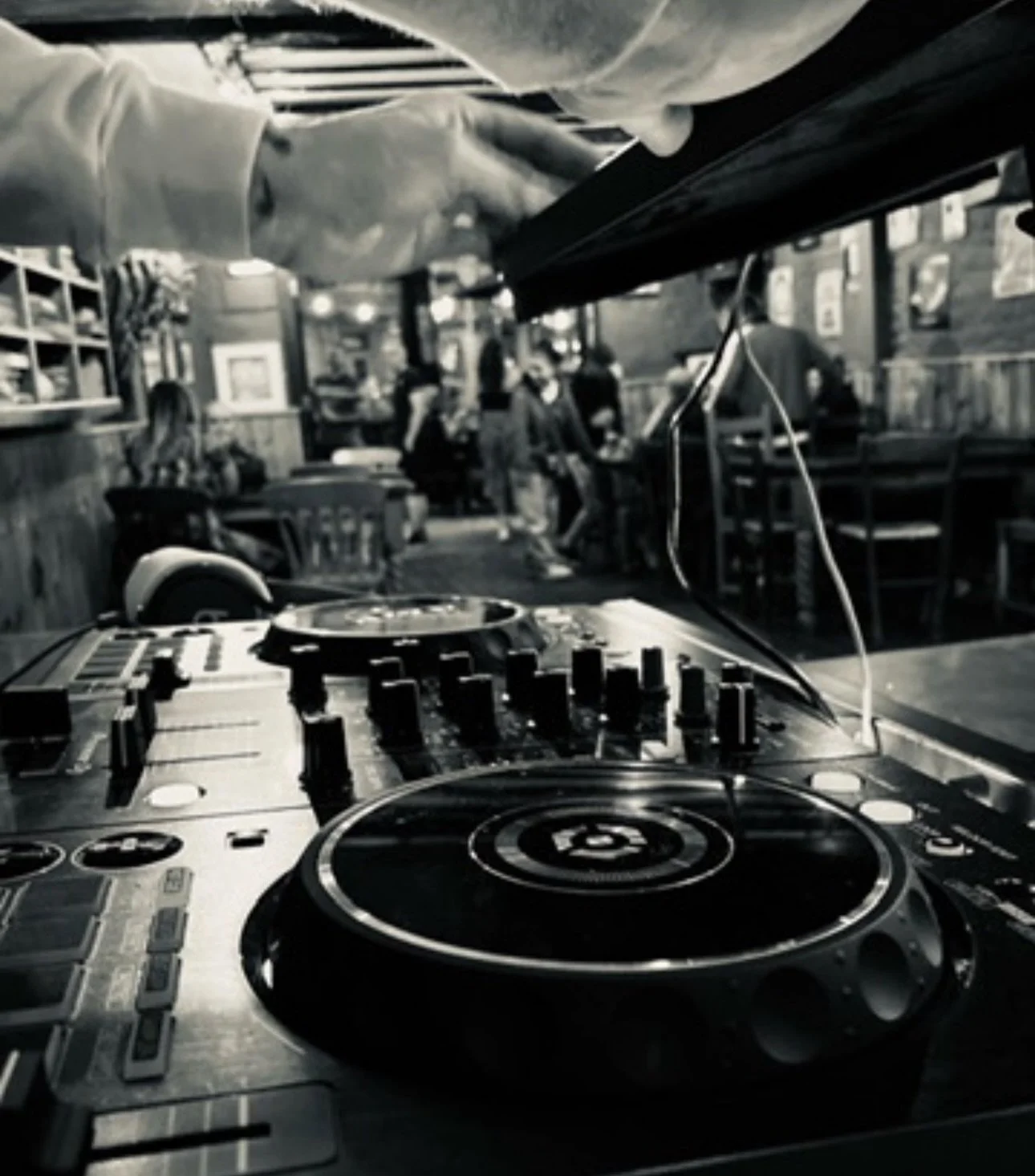 The 6 Nations might be taking a break this weekend but we definitely aren&rsquo;t! 

We&rsquo;ve got DJ GAZ tonight from 21:00 spinning all your weekend jams 🎧 

Tomorrow we&rsquo;ll be serving our acclaimed roasts from 12:00 and although all of our