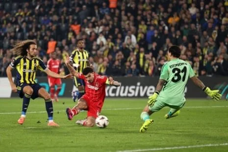 Europa league action tonight! We&rsquo;ll have Nott Forest hosting Fenerbahce.  We&rsquo;ll have the action on our TVs from 20:00! ⚽️ 

Speaking of kick-off&hellip; Our happy hour has just kicked off and will be going until 20:00 🍺 😮 

#football #e