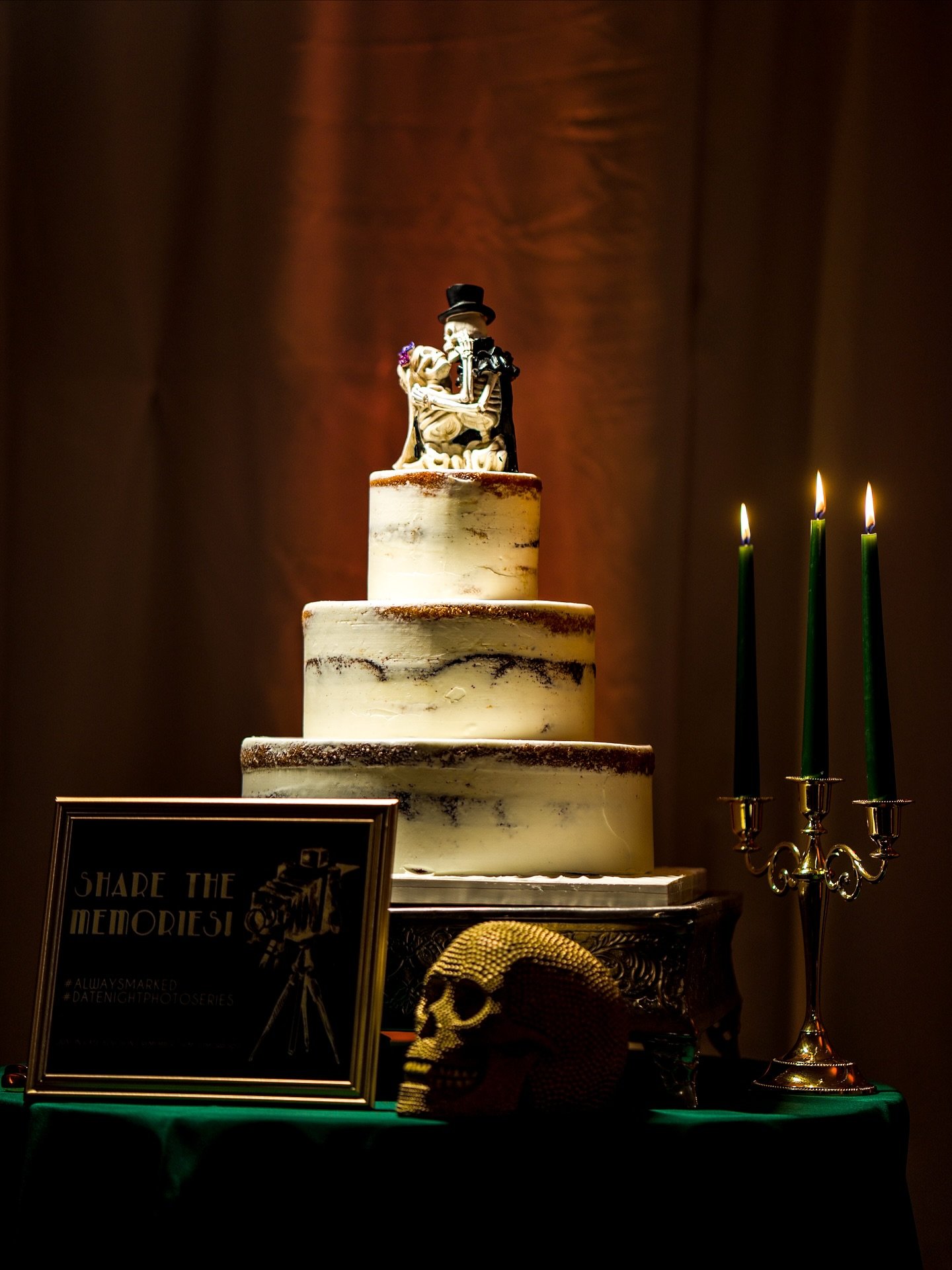 It's my wedding anniversary today and 6 years later, I'm still obsessed with the way I styled it. 🖤 

#altwedding #spookyspeakeasy #weddingstyling #halloween #samhain