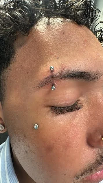 Eyebrow piercing , Brow , Eyebrows ,Atx piercer