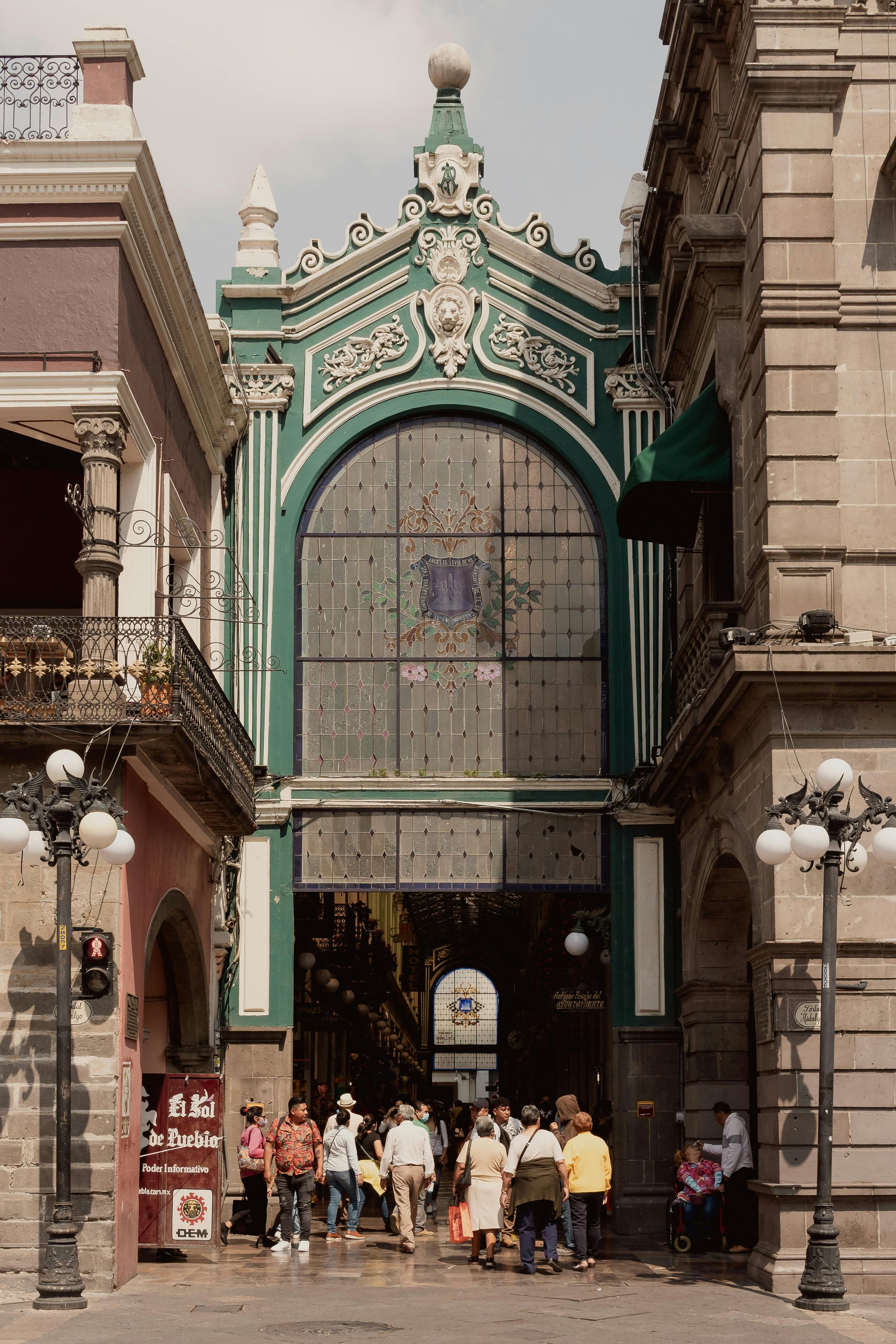 Pasaje del Ayuntamiento
(A 5 cuadras - 10 min)