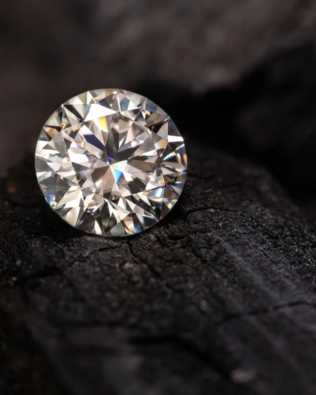 The Classic Round Brilliant 💎✨

Timeless, balanced, and endlessly captivating &mdash; the round brilliant cut remains the most requested diamond shape for a reason.

Designed to maximise light return, this cut features 58 precise facets that create 
