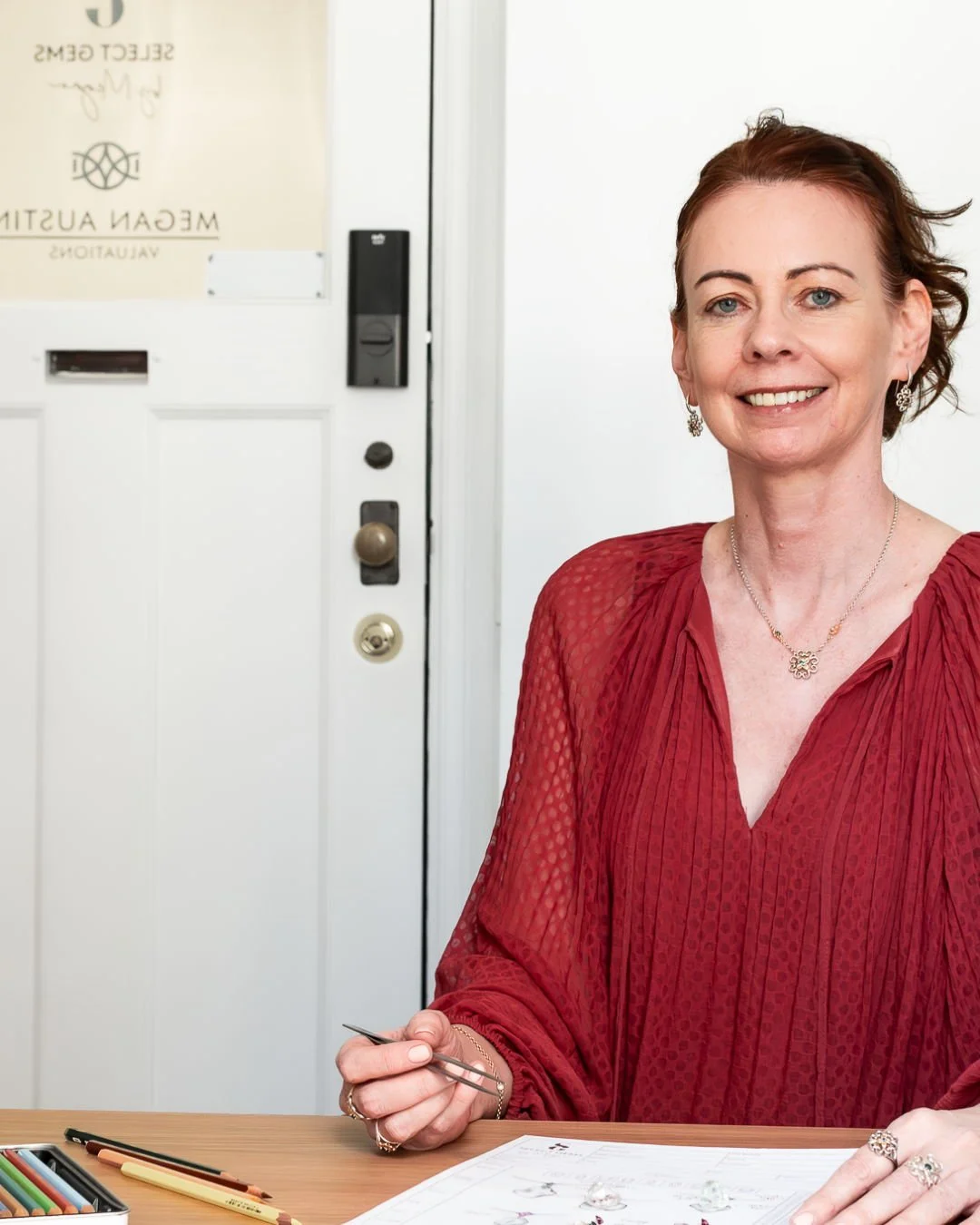 What we&rsquo;re working on before the year ends 🌟

Finishing touches before we close for 2025 &mdash; valuations, gemstones, and custom designs heading out the door. 

A glimpse of behind the scenes heading into our final week in the studio 🎅🎁