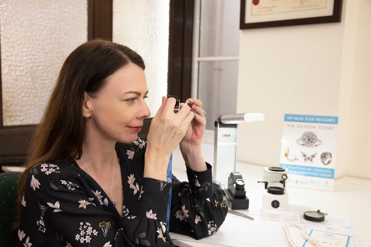 Accurate valuations depend on full documentation, correct identification, and a balanced assessment of both materials and craftsmanship.

Always present your gemstone certificate because it can confirm quality and may add a premium to the stone. 

Th