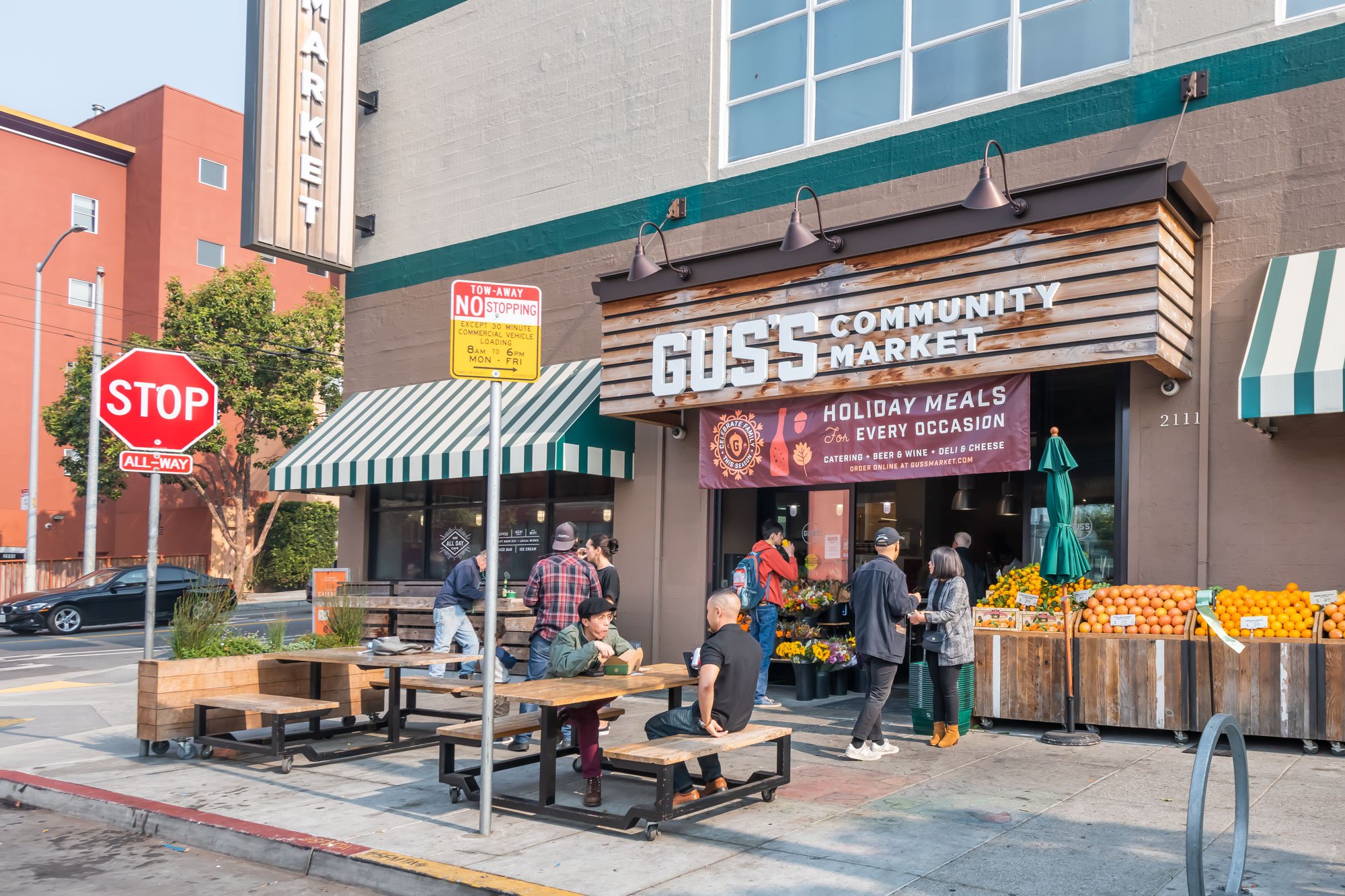 Gus's_Market.jpg