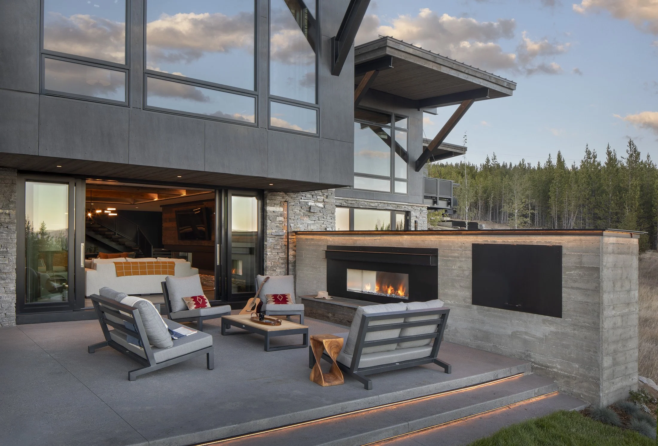 SkyLodge_EXT_0902cc_JpegWeb.jpg