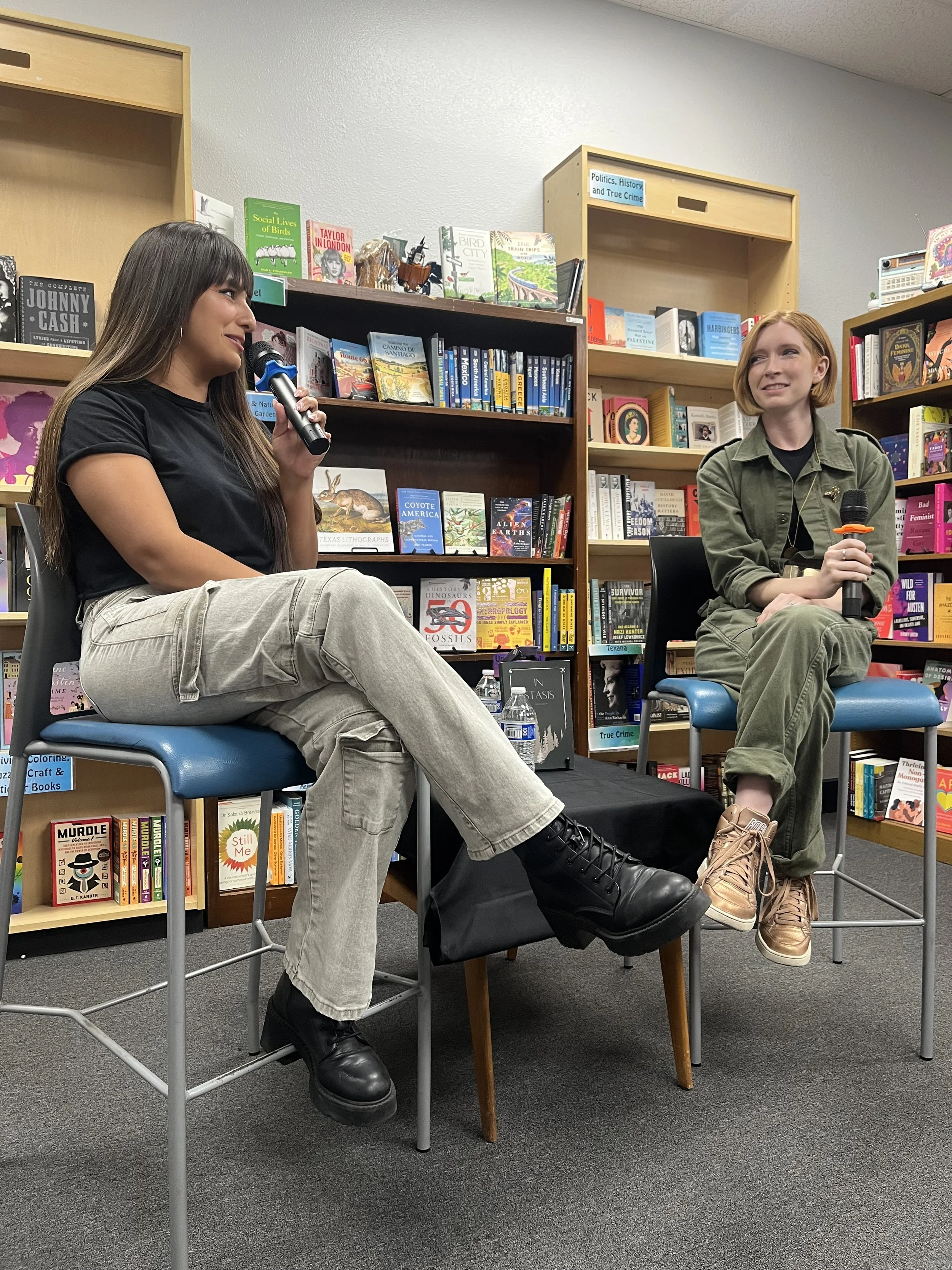 Coversation partner Rocio Carrazan & Ashley Peters chat.