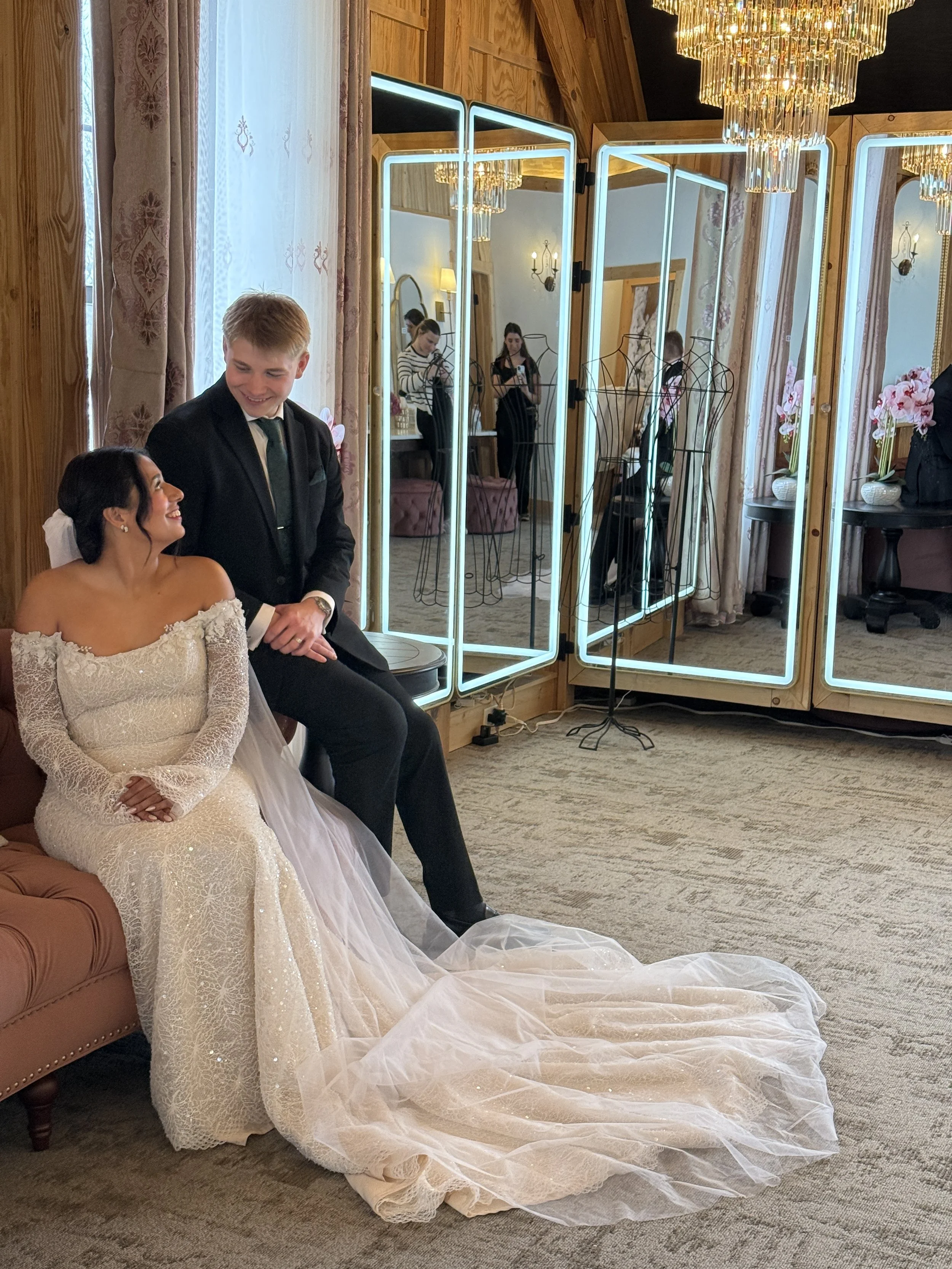 
Wedding venues in Isanti MN under 100 guests, 2027 wedding venue availability, MN,15-hour wedding venue rental MN, Rustic luxury wedding venue Minnesota, Isanti MN wedding venue , Wedding venues near Cambridge MN ,Barn wedding venue Minnesota, Rusti