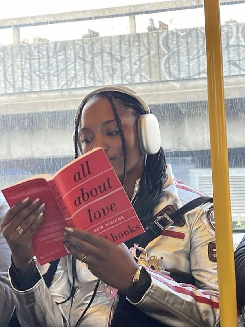 Turn rush hour into reading hour 📚

#FictionandFlorals #PetalandPages #Bookstagram #BookLovers