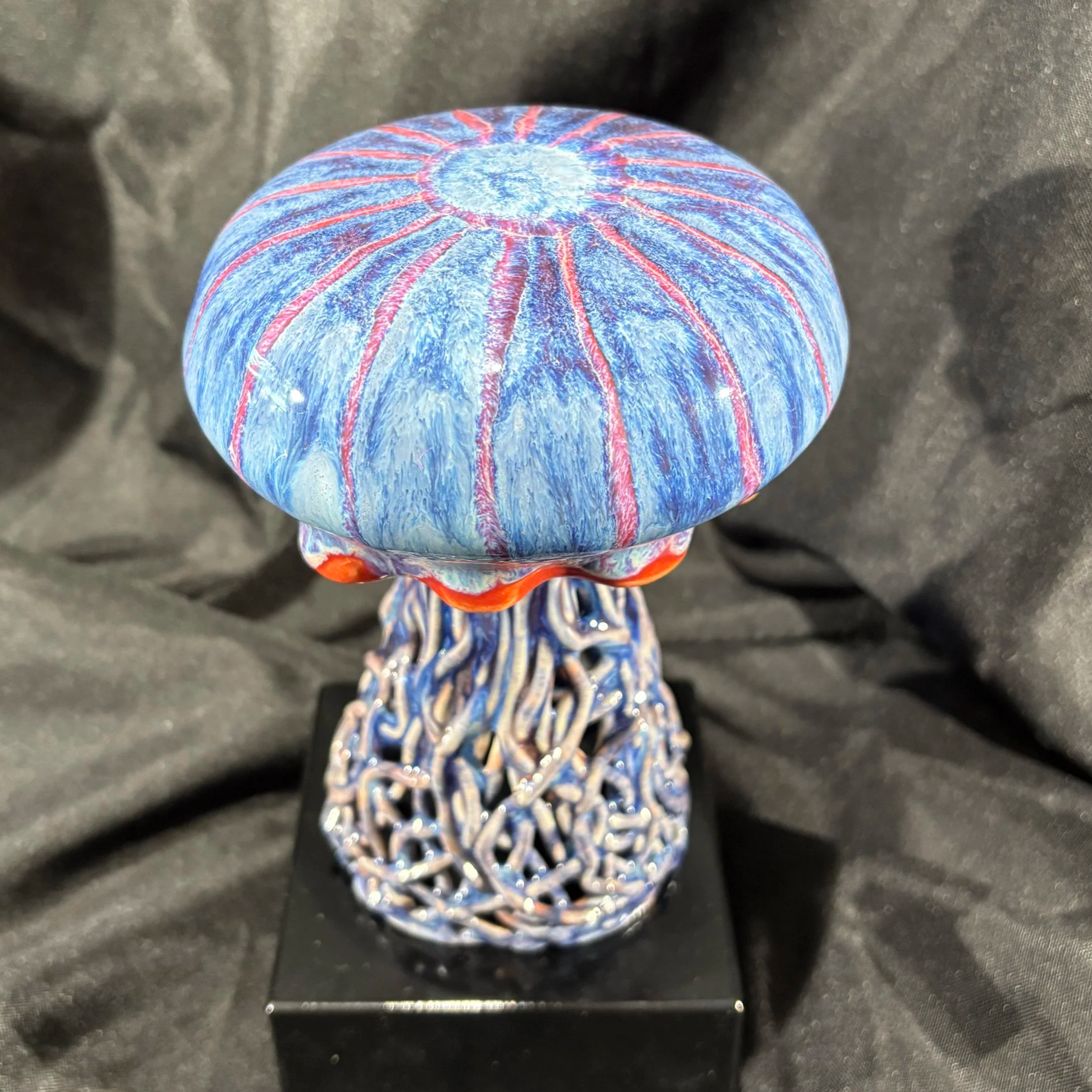 Hanging or free-standing jellyfish sculpture