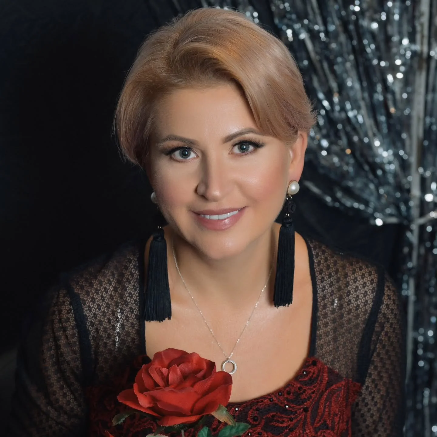 Hair and makeup glam for my client&rsquo;s photoshoot ✨

Ready to shine for your next event? 

Book your appointment now through the link in bio!

Photographer: @elena_tronza_photographer 

.....

#HairAndMakeup #PhotoshootGlam #MakeupArtist #Hairsty