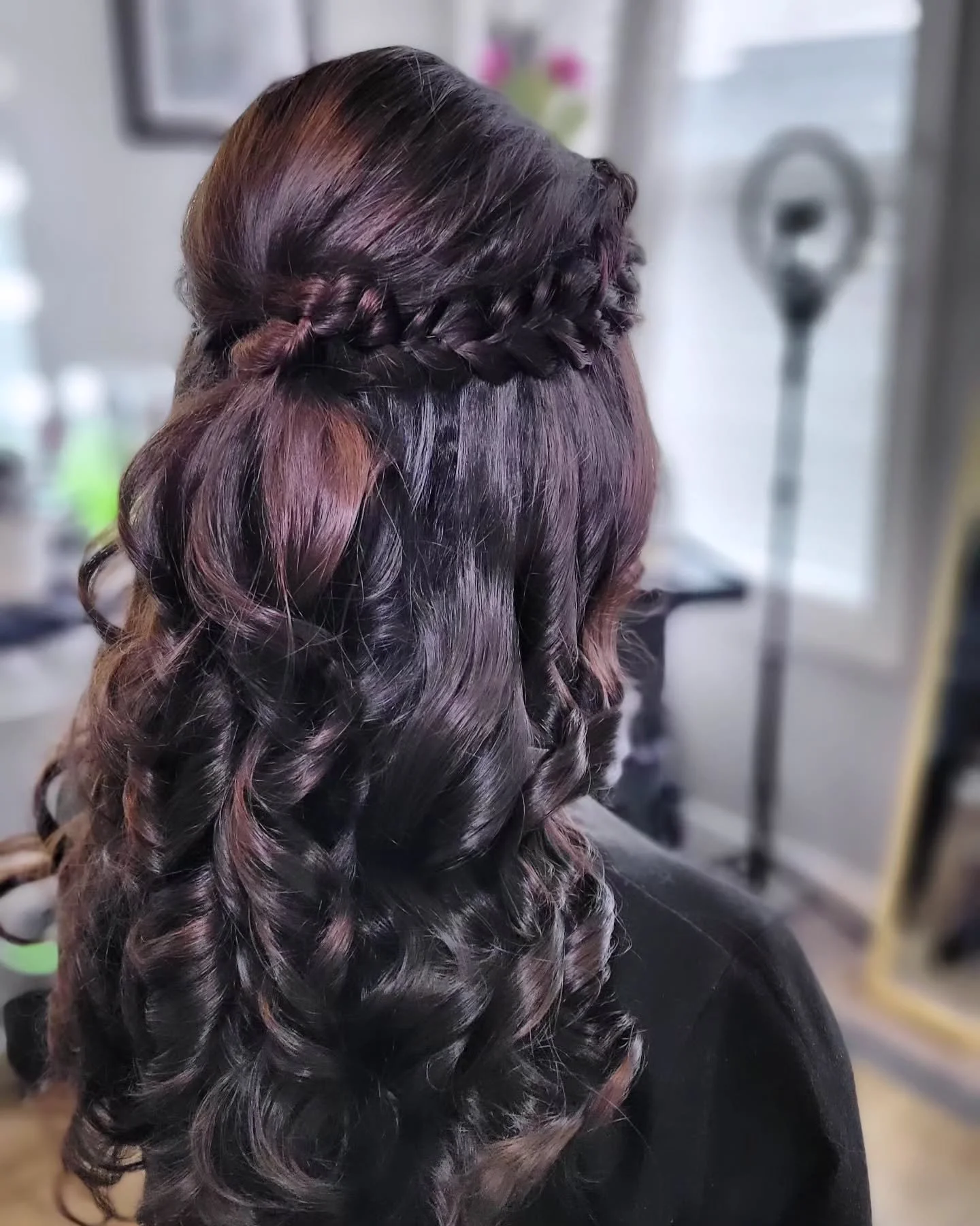 Hairstyling &amp; Makeup for Masuda's engagement event 🤍

.
.
.
#yycwedding #yycmakeupartist #yychairstylist #yycphotography #hairstyle #bride #beauty