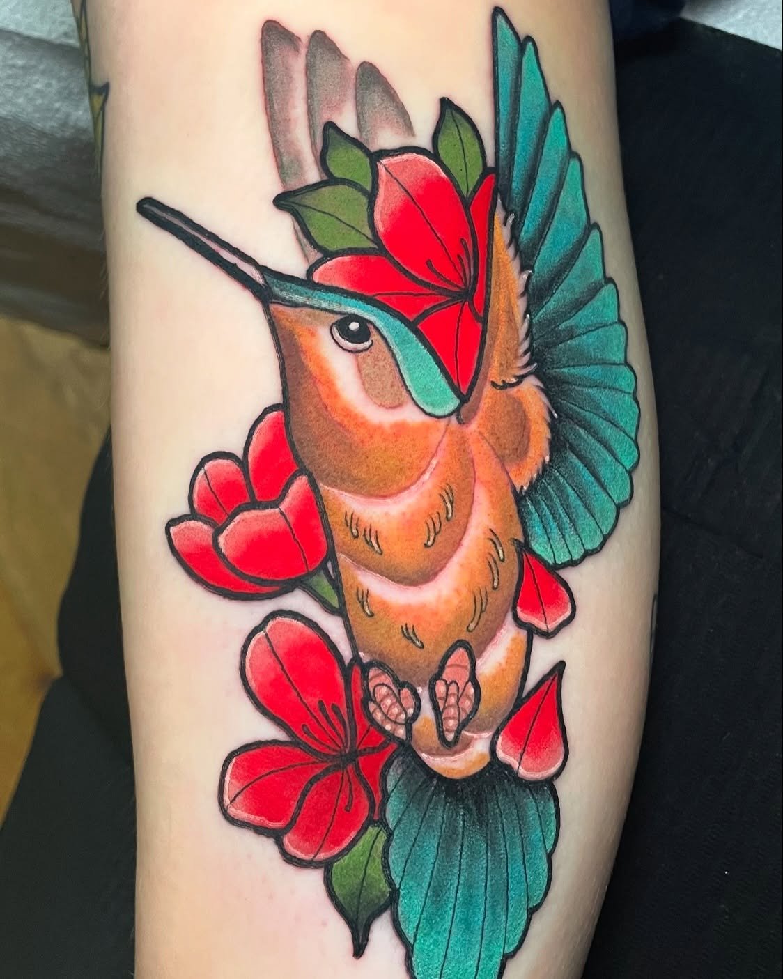 Sweet little hummingbird I did yesterday thank you Anna for letting me put this guy on you!! 

I&rsquo;m now taking appointments for the rest of April and May as well so dm me to set up an appointment!!
 
#neotraditionaltattoo #hummingbird #hummingbi